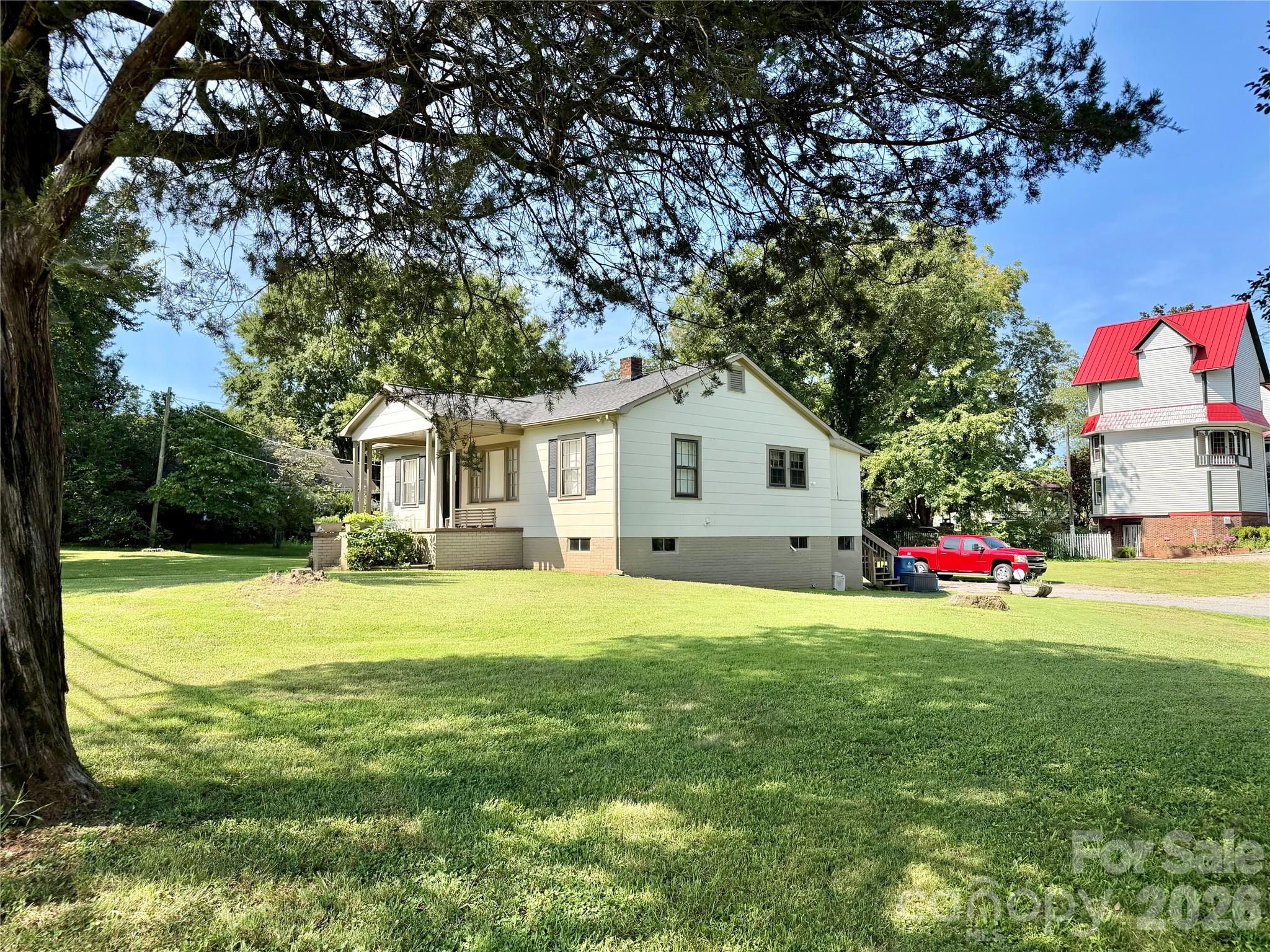 371 Sulphur Springs Road — Hiddenite