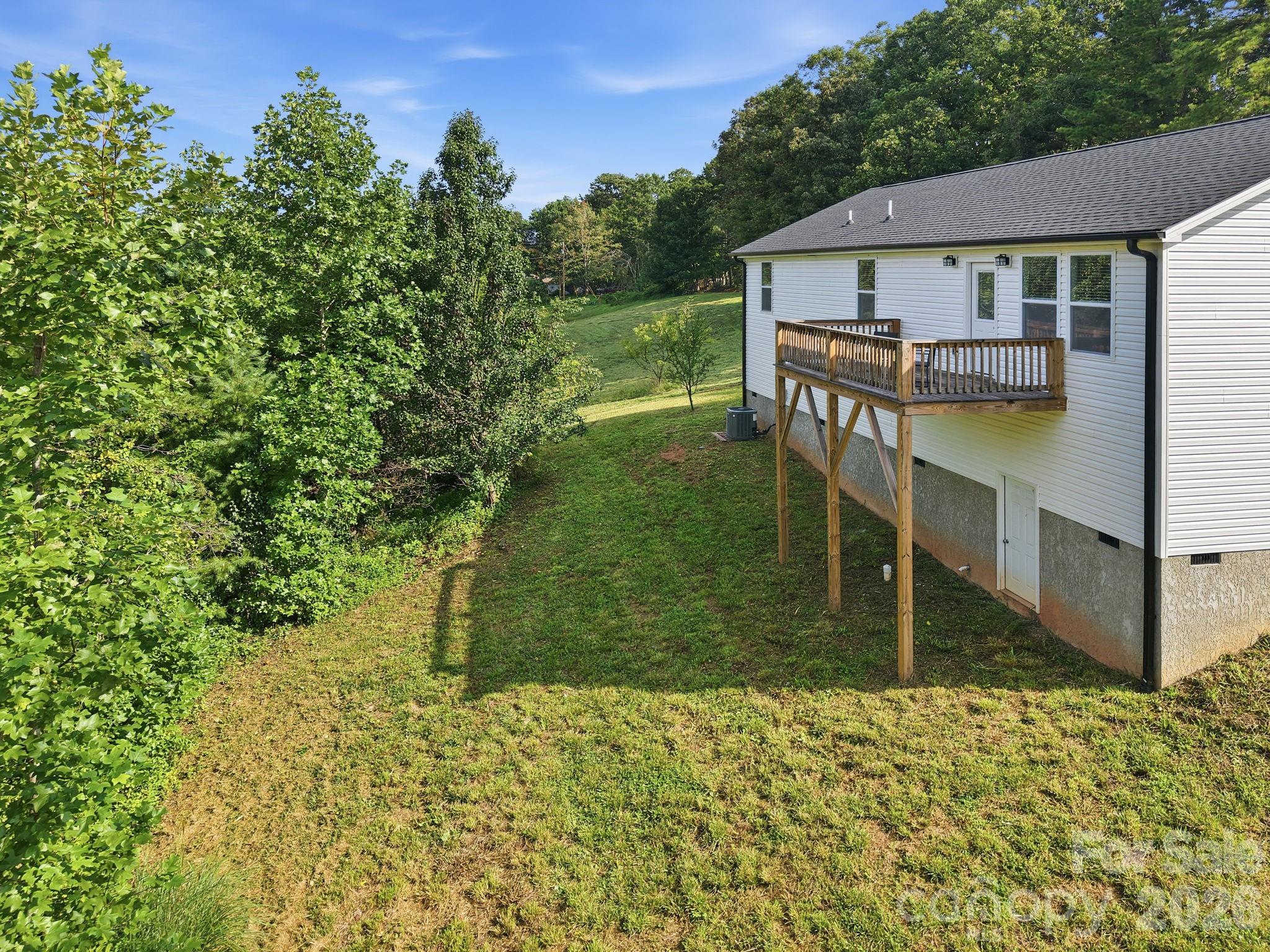 7 Greenridge Road — Weaverville