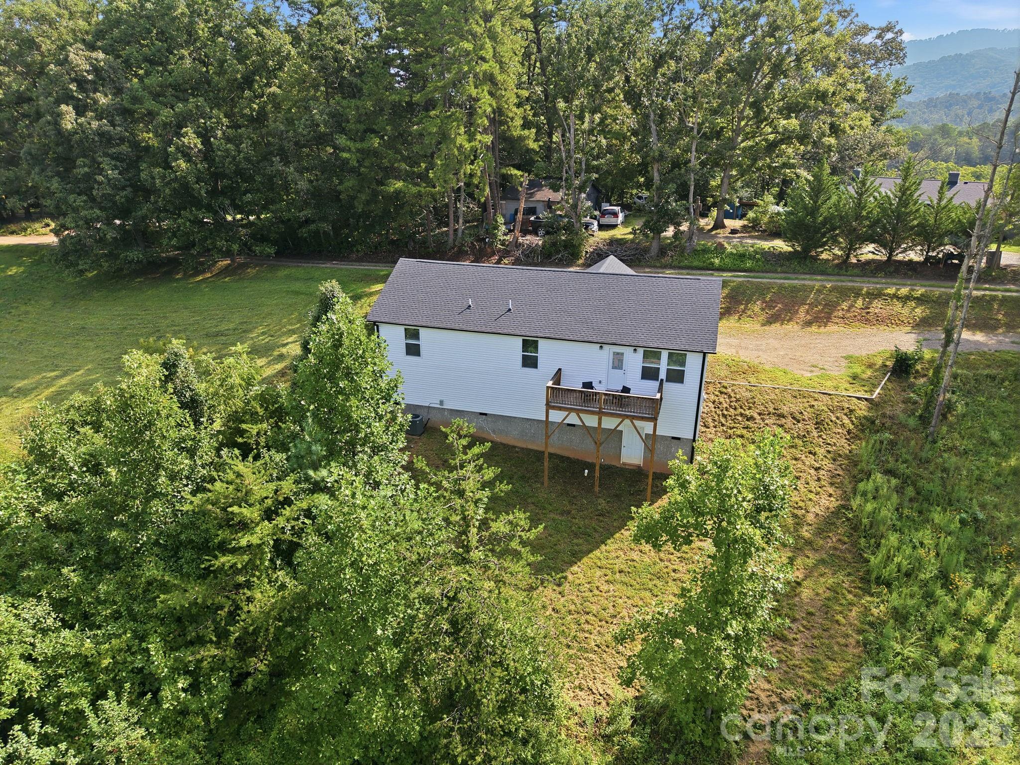 7 Greenridge Road — Weaverville