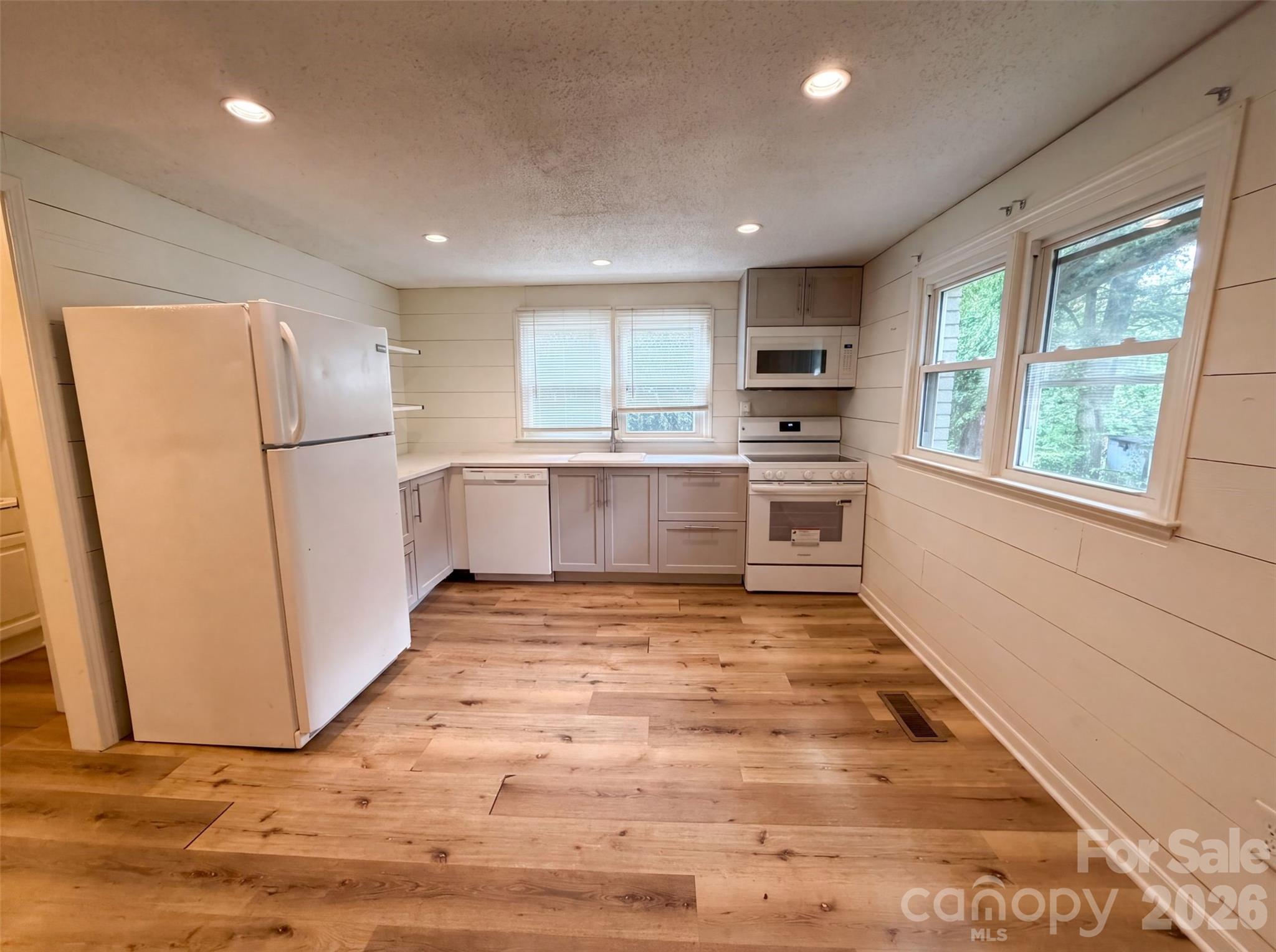 1017 White Lane — Gastonia