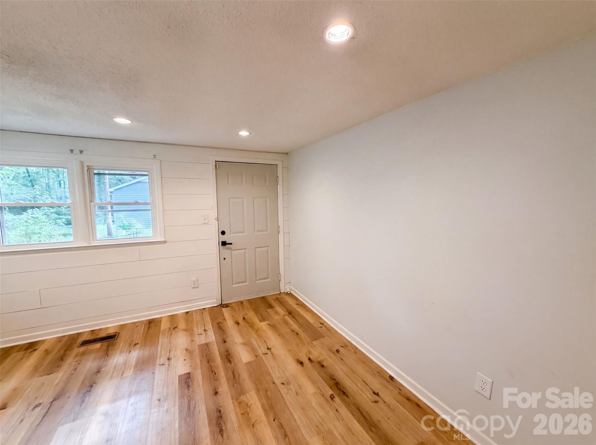 1017 White Lane — Gastonia