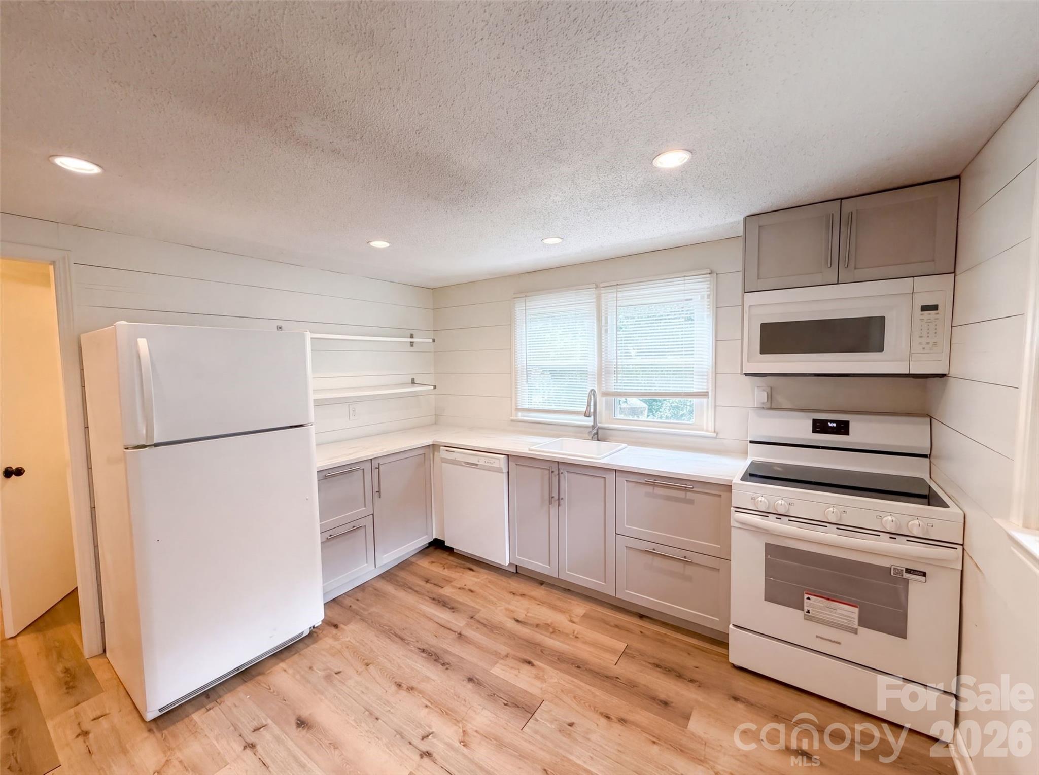 1017 White Lane — Gastonia