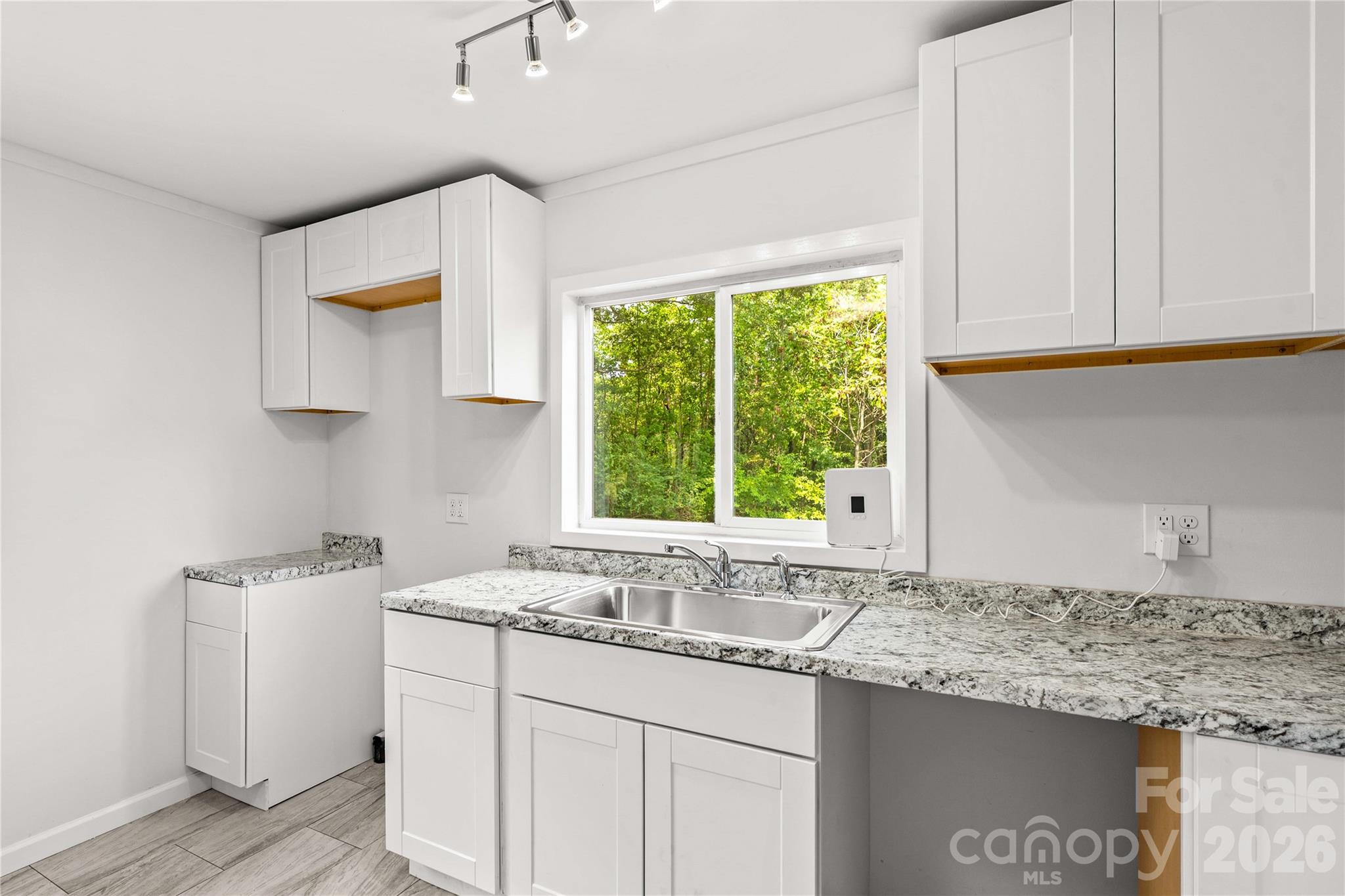 715 N Central Avenue — Landis