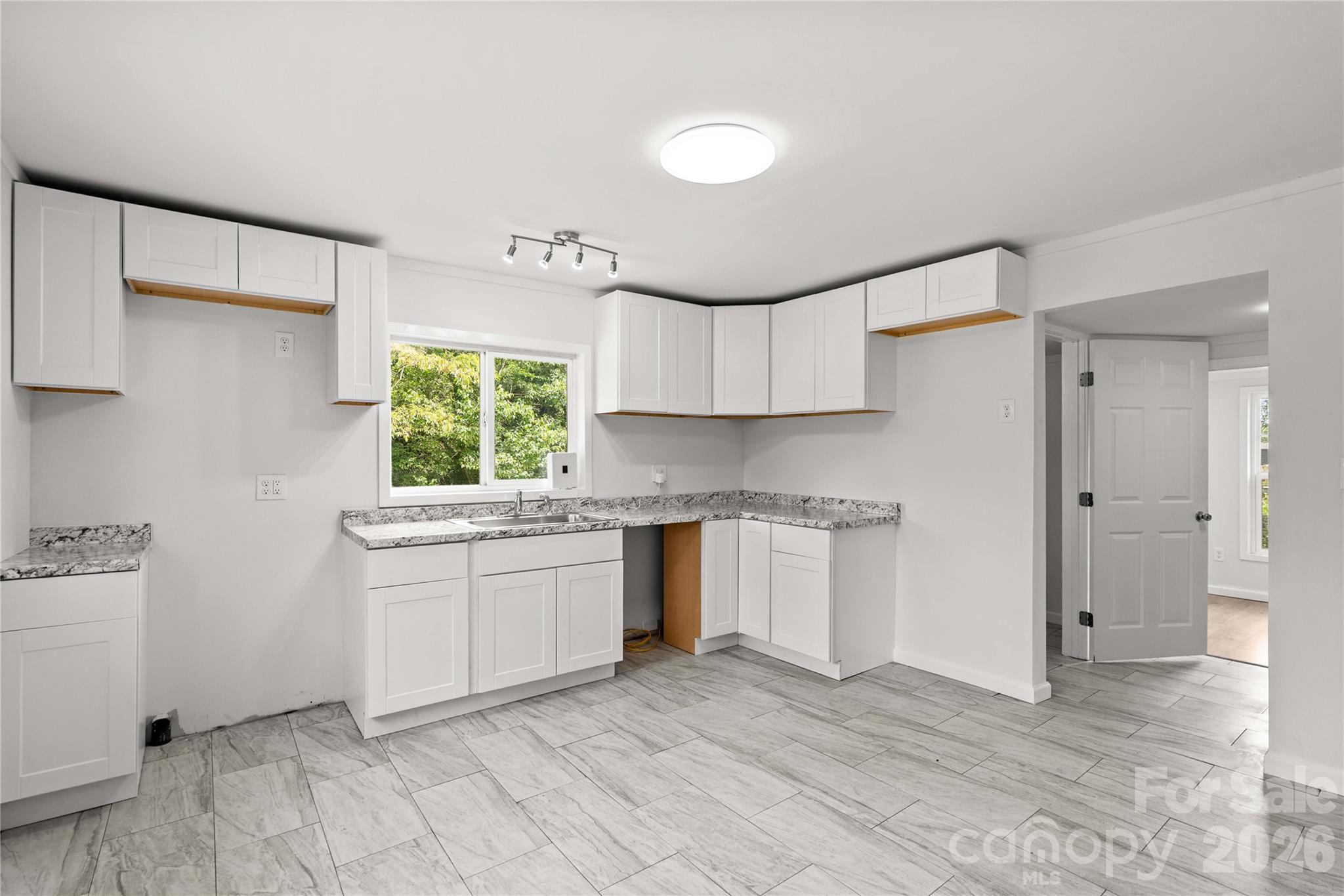 715 N Central Avenue — Landis