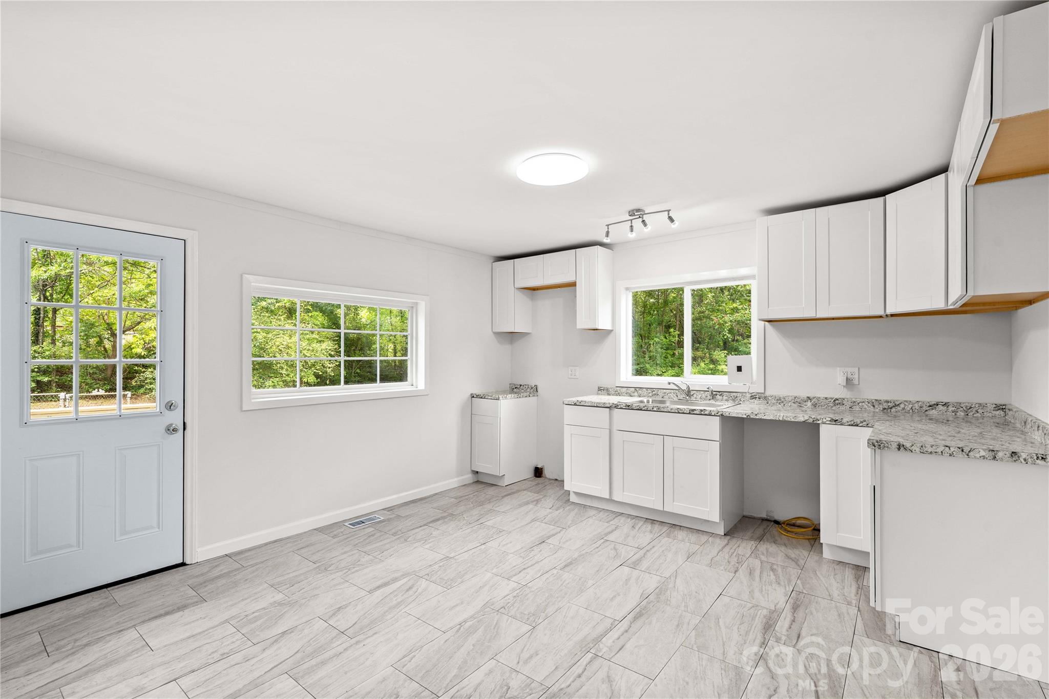 715 N Central Avenue — Landis
