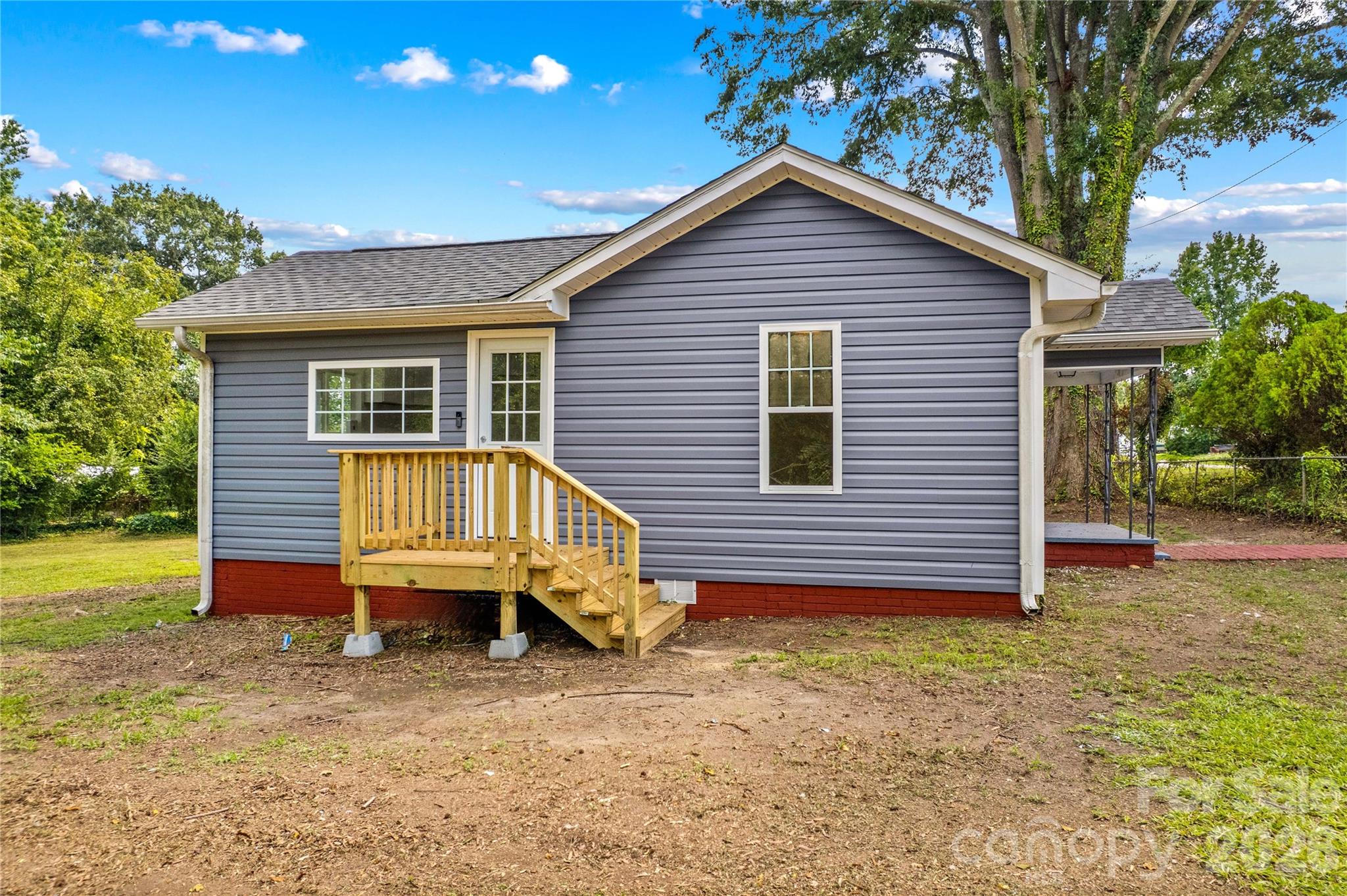 715 N Central Avenue — Landis