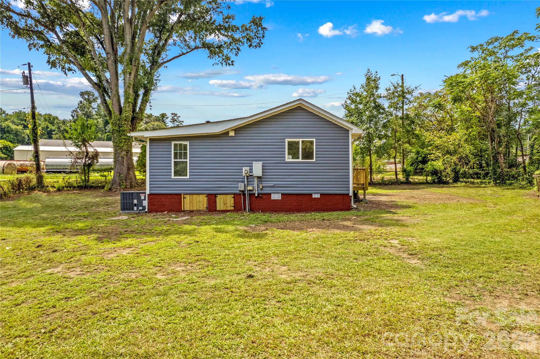 715 N Central Avenue — Landis