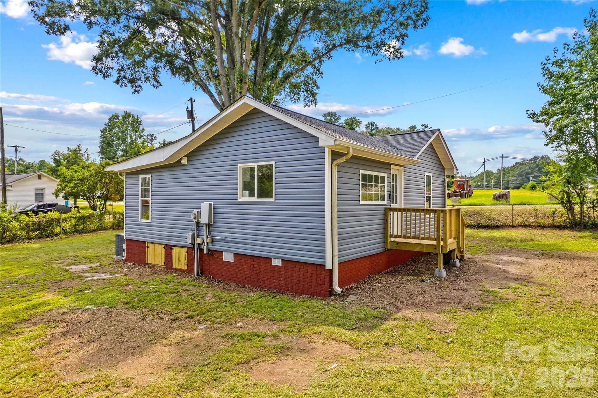 715 N Central Avenue — Landis