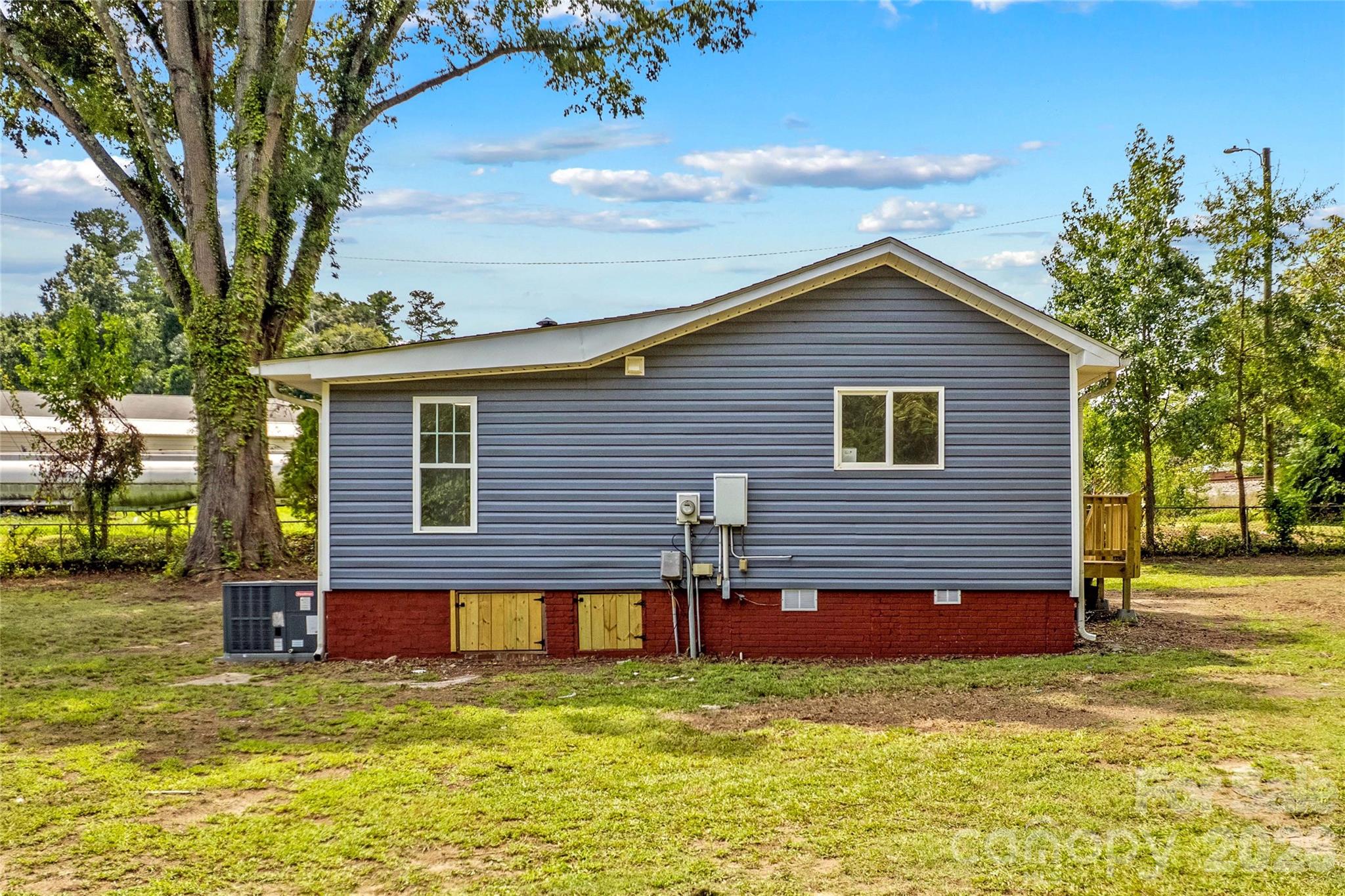 715 N Central Avenue — Landis