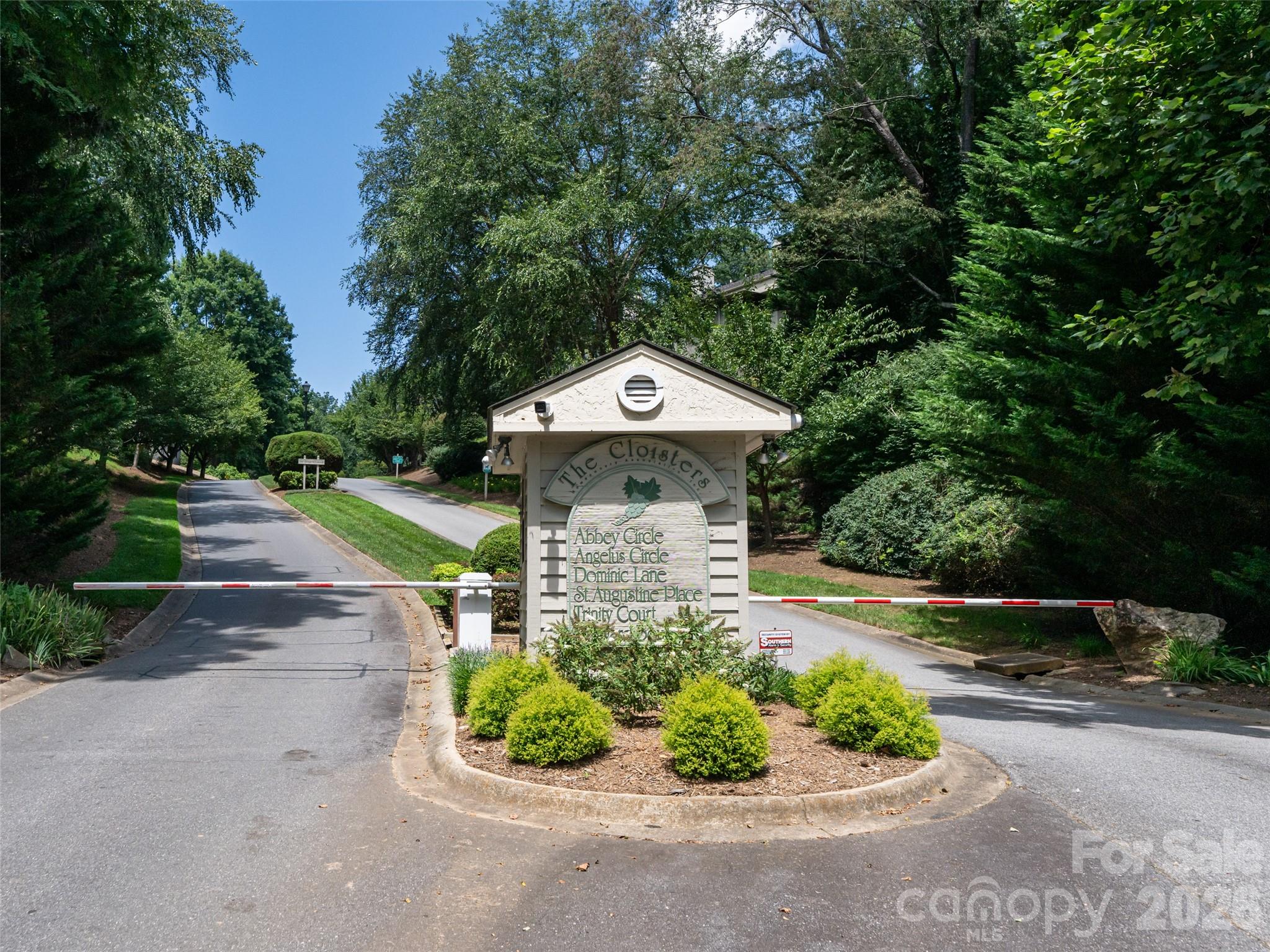 1406 Abbey Circle — Asheville