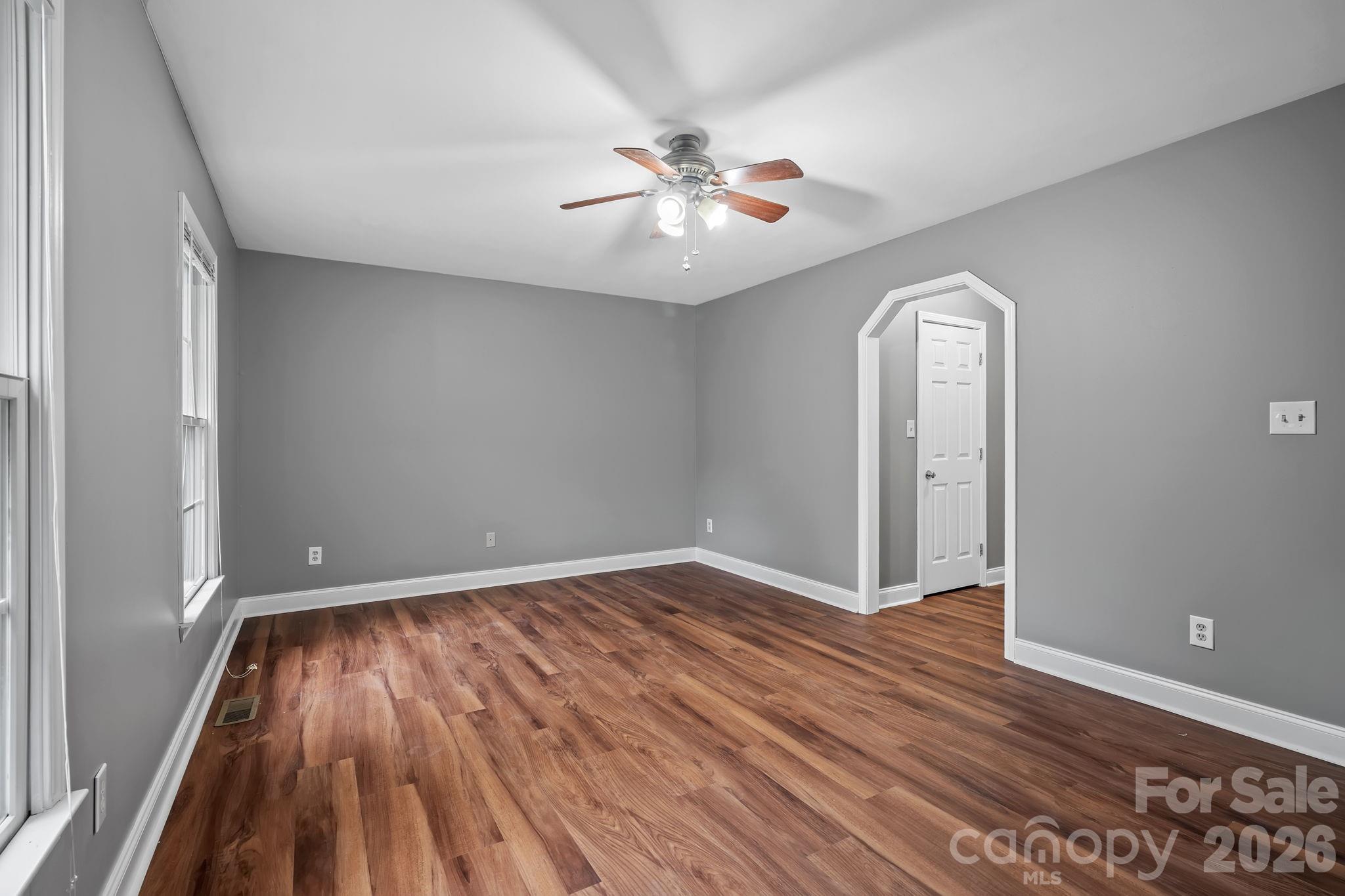 30 Collenwood Road — Arden