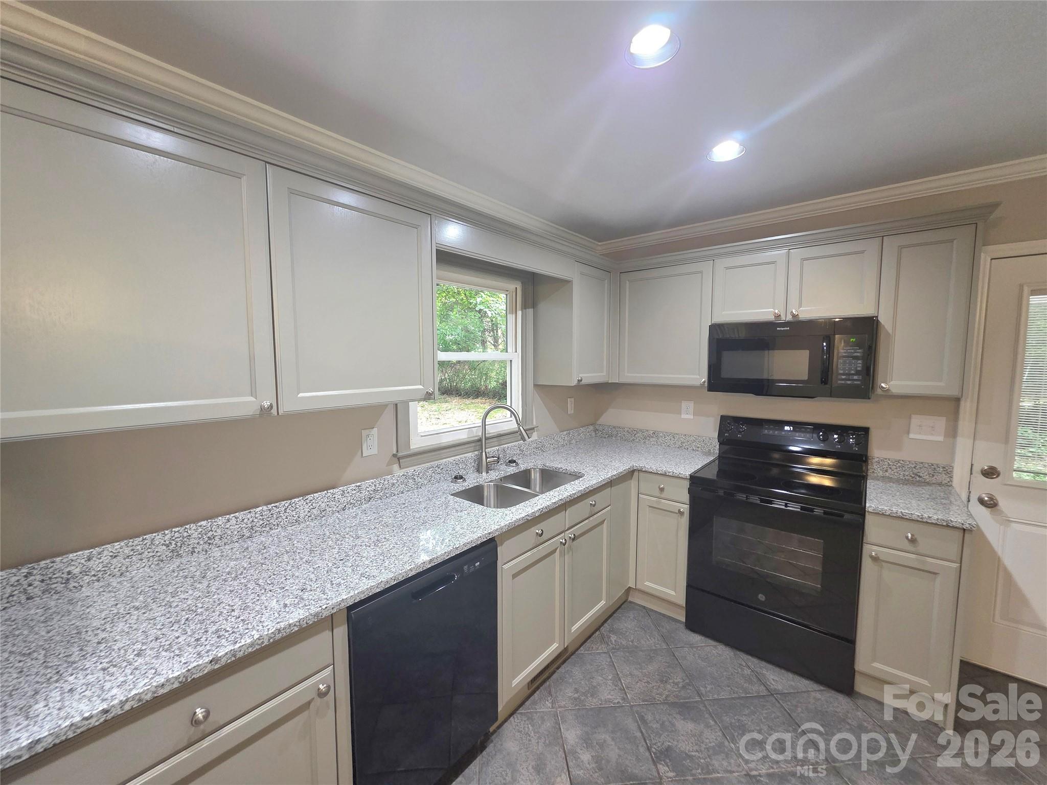 733 Crestwood Avenue — Gastonia