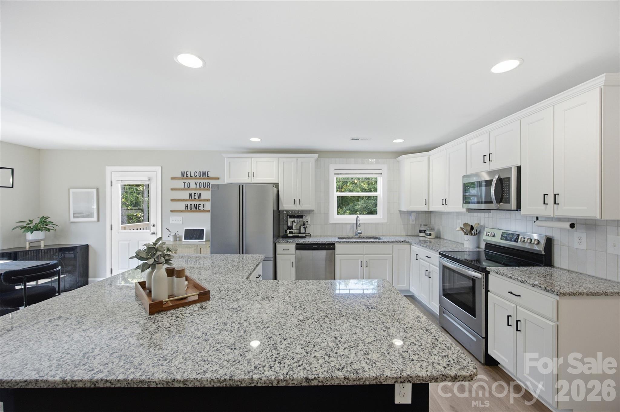 1382 W Rebound Road — Lancaster