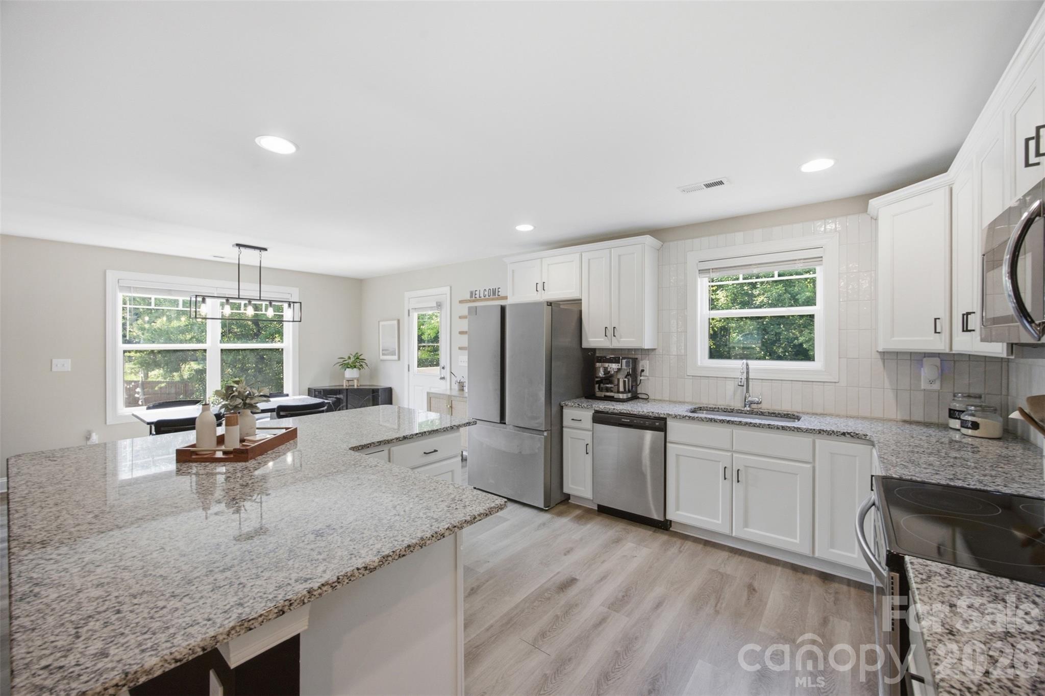 1382 W Rebound Road — Lancaster