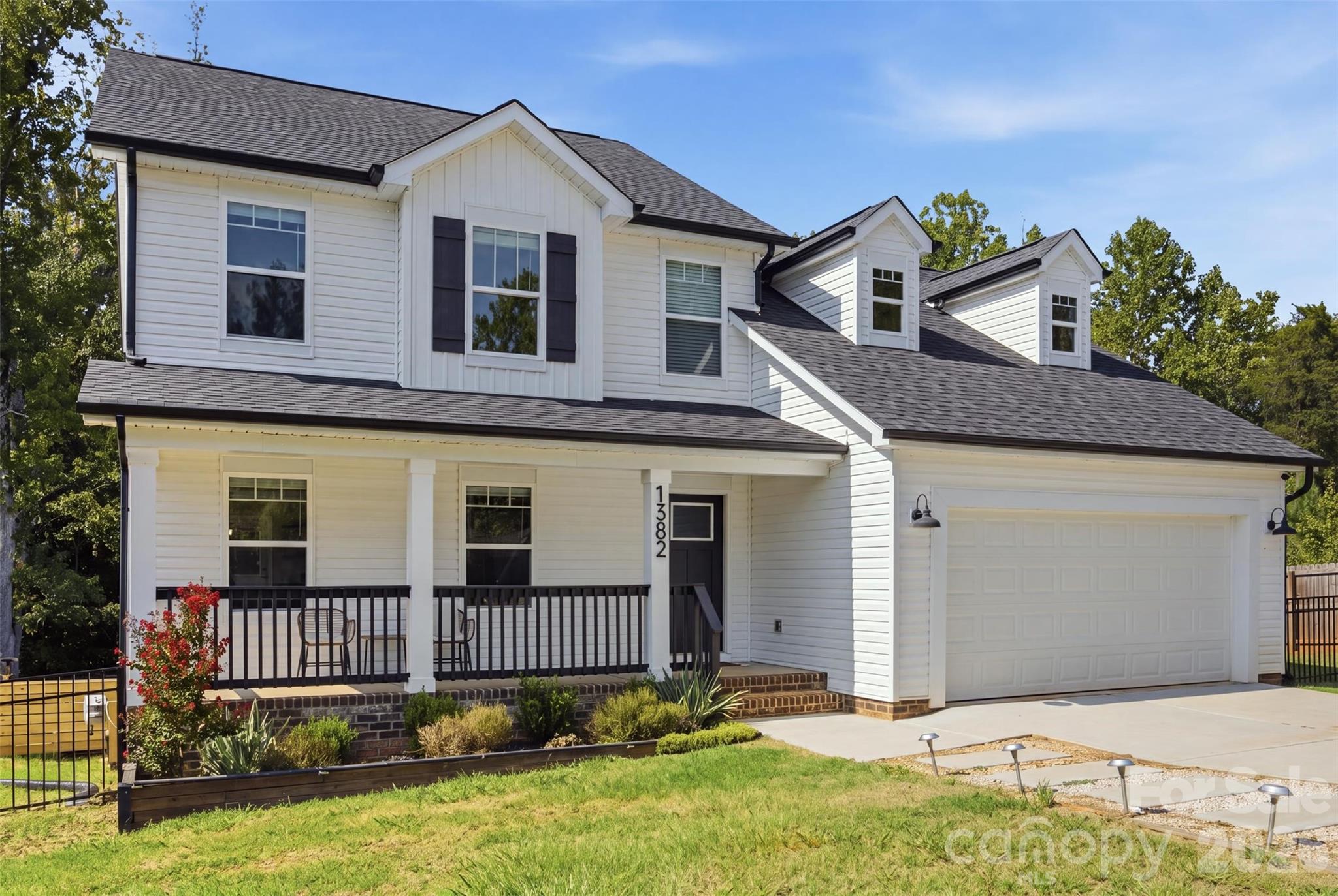 1382 W Rebound Road — Lancaster