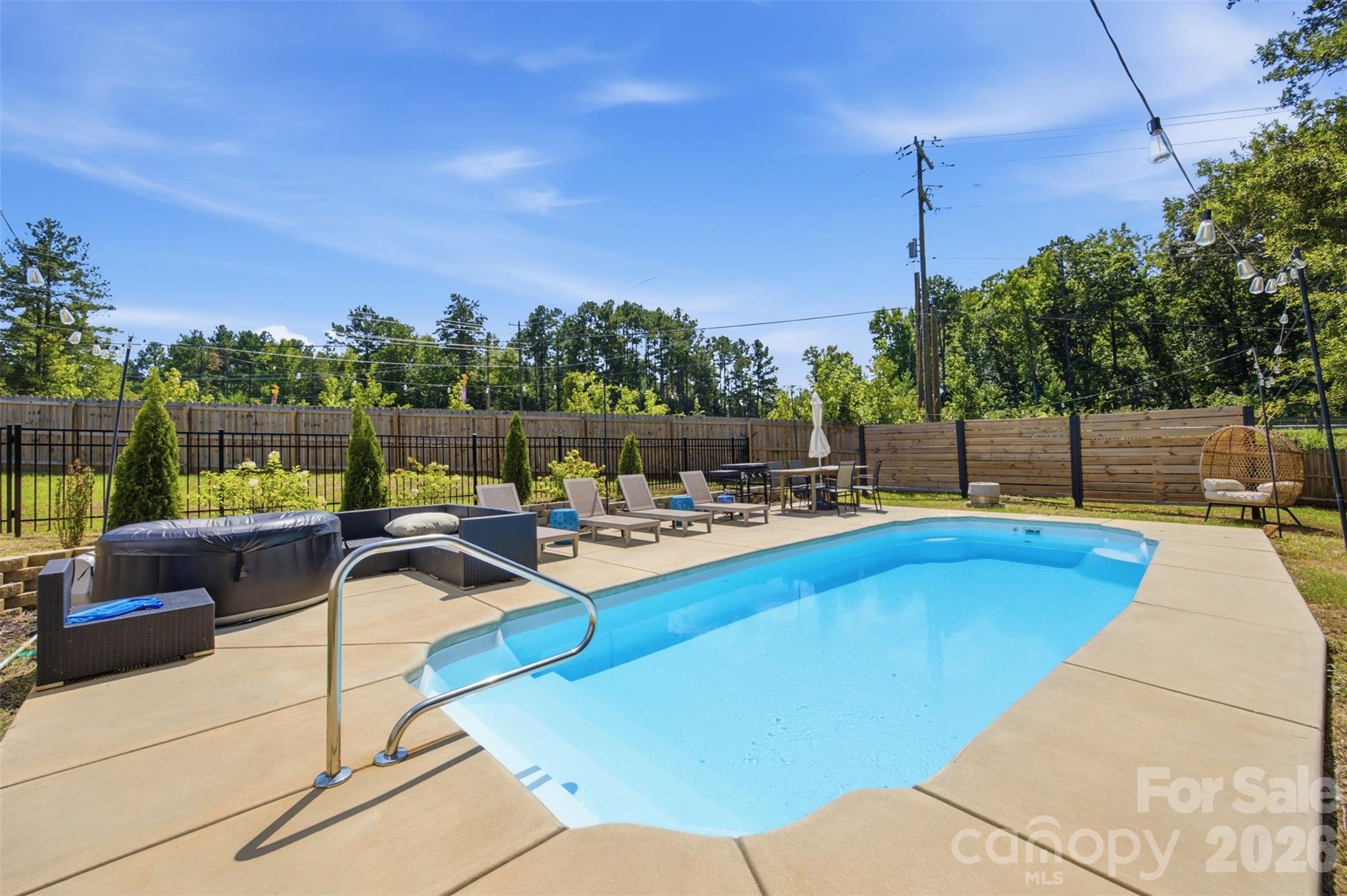 1382 W Rebound Road — Lancaster
