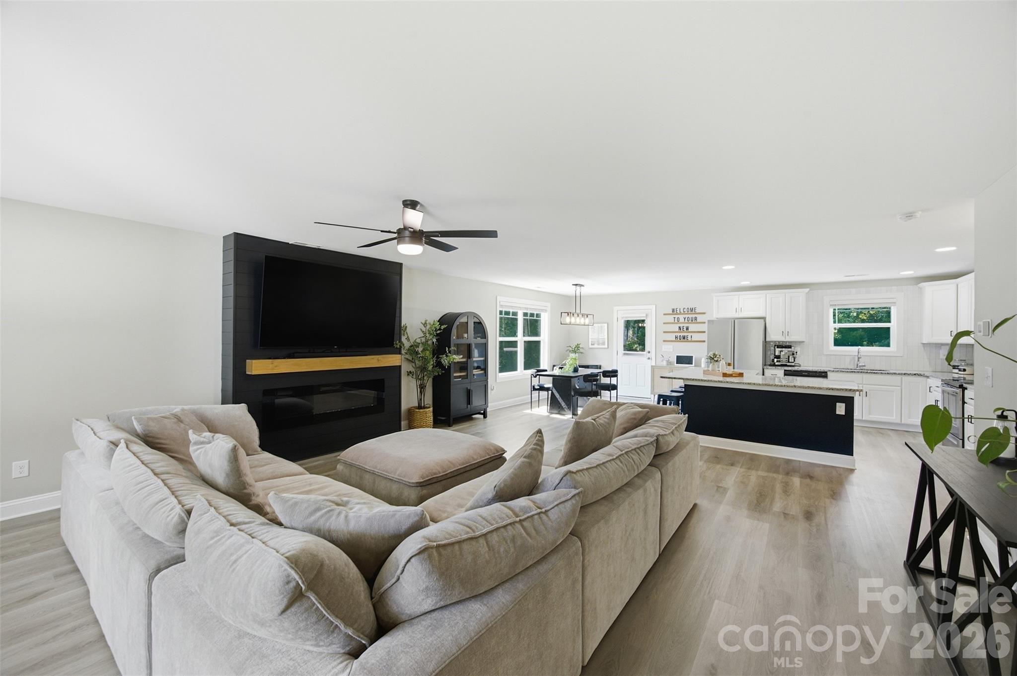 1382 W Rebound Road — Lancaster
