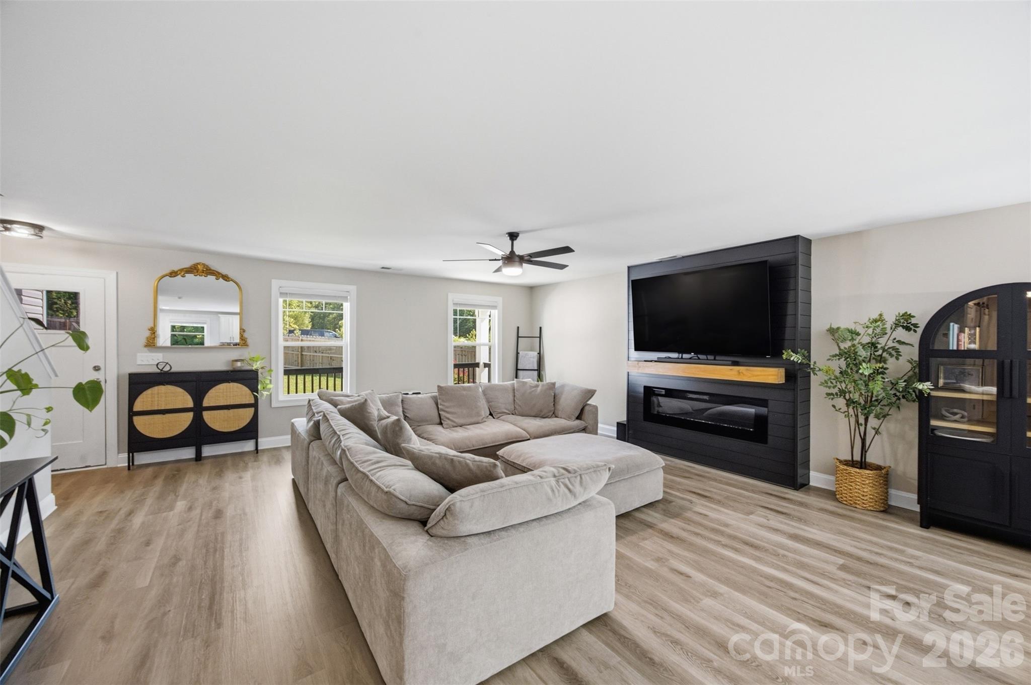 1382 W Rebound Road — Lancaster