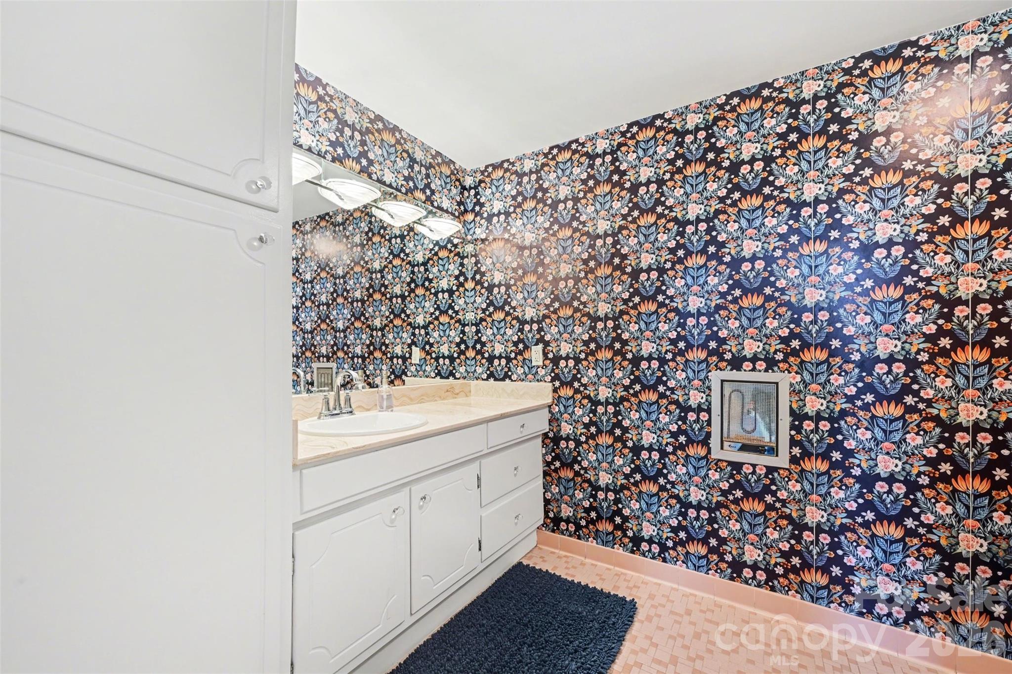 1300 Reece Road #520 — Charlotte