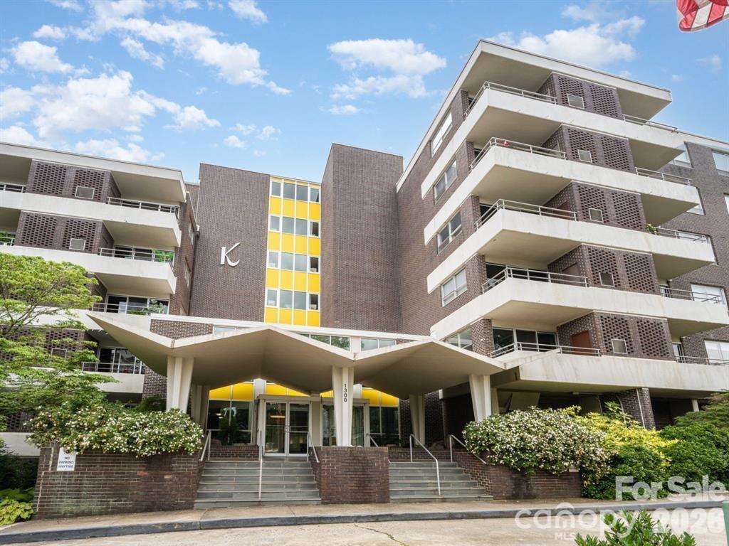 1300 Reece Road #520 — Charlotte