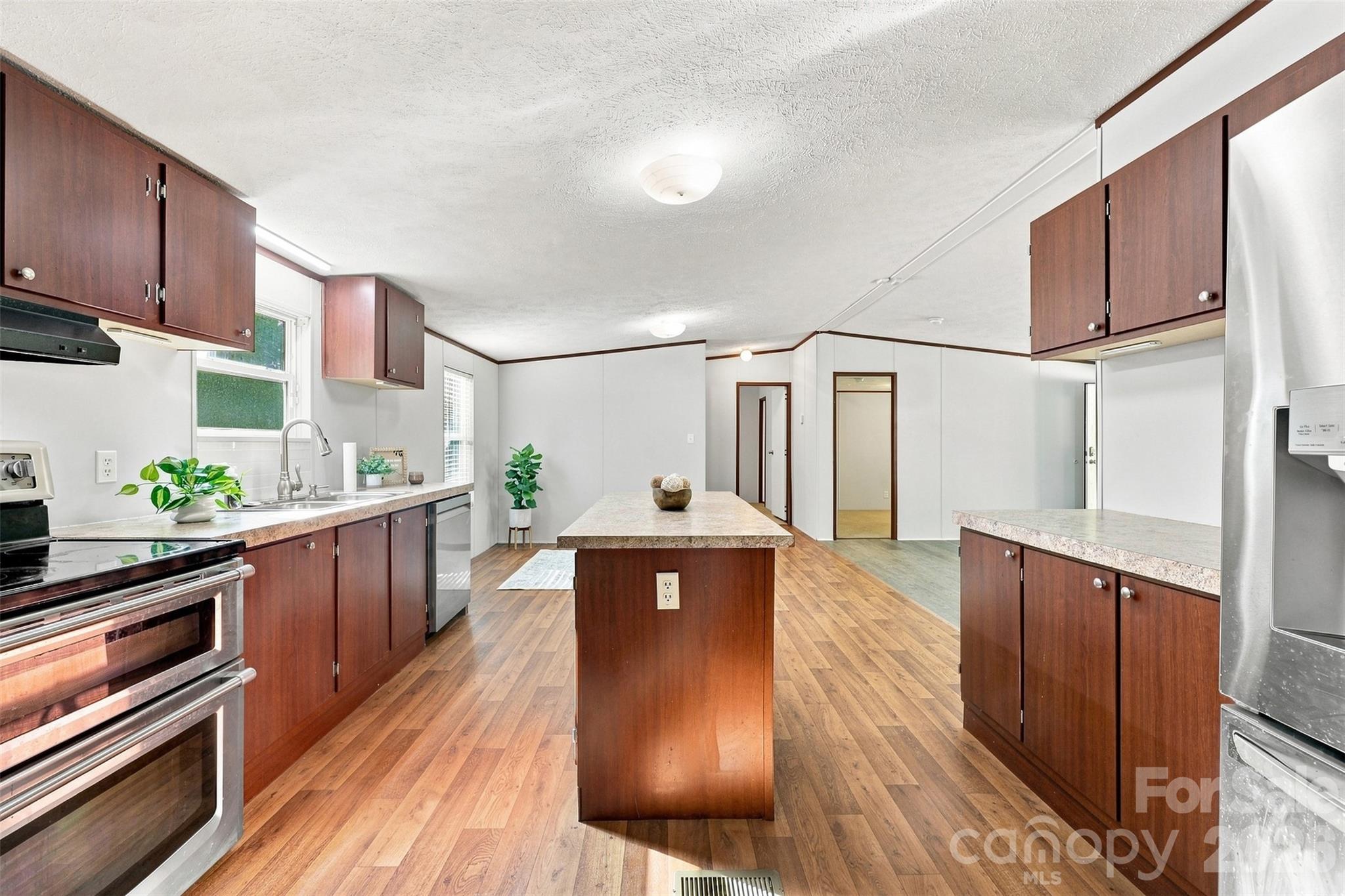 4782 29th Street Drive NE — Hickory