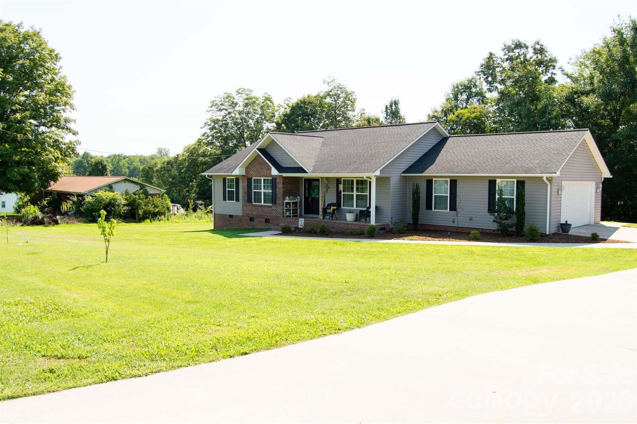 2422 23rd Street Drive NE — Hickory