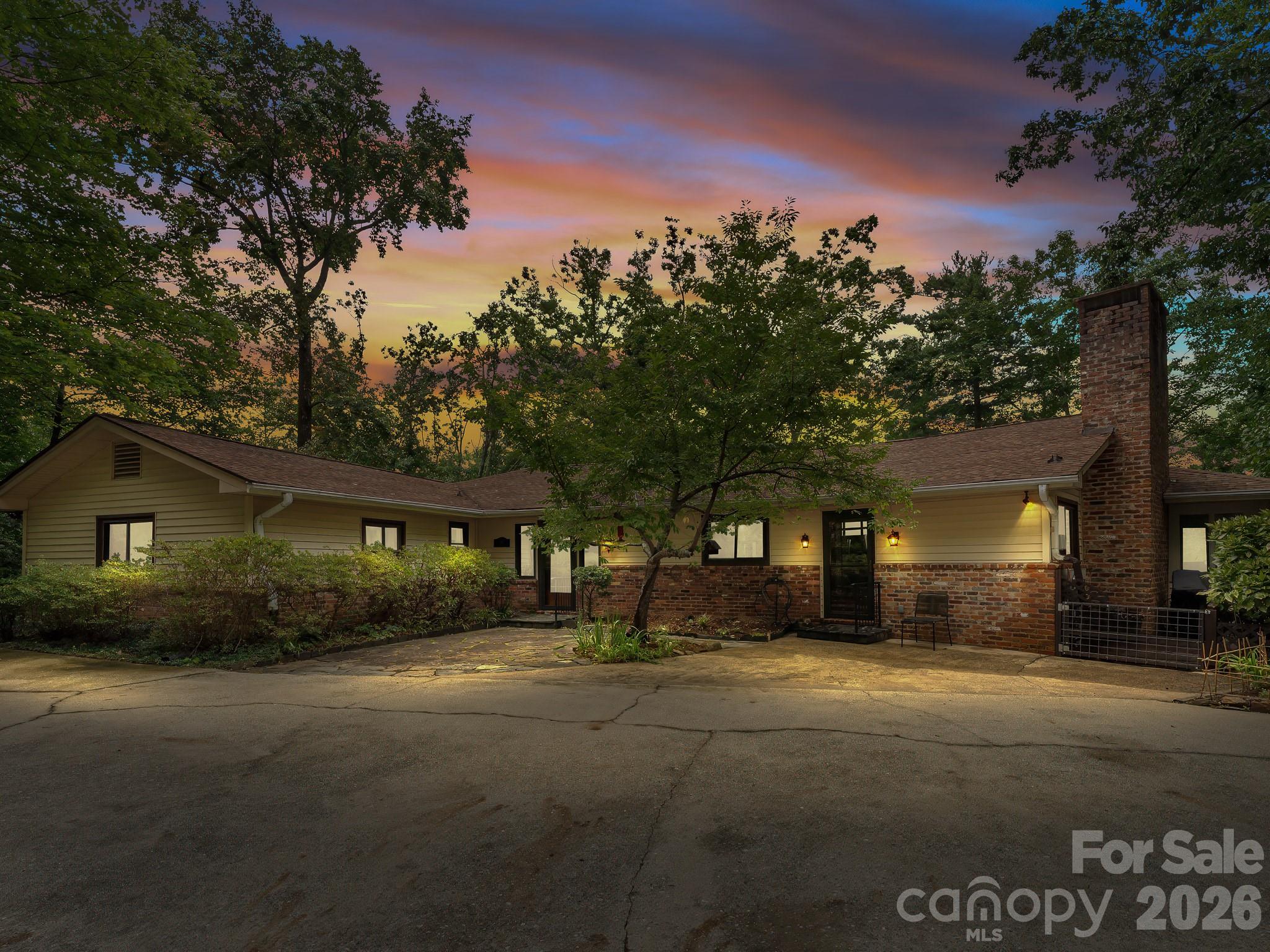 12 E Park Drive — Tryon