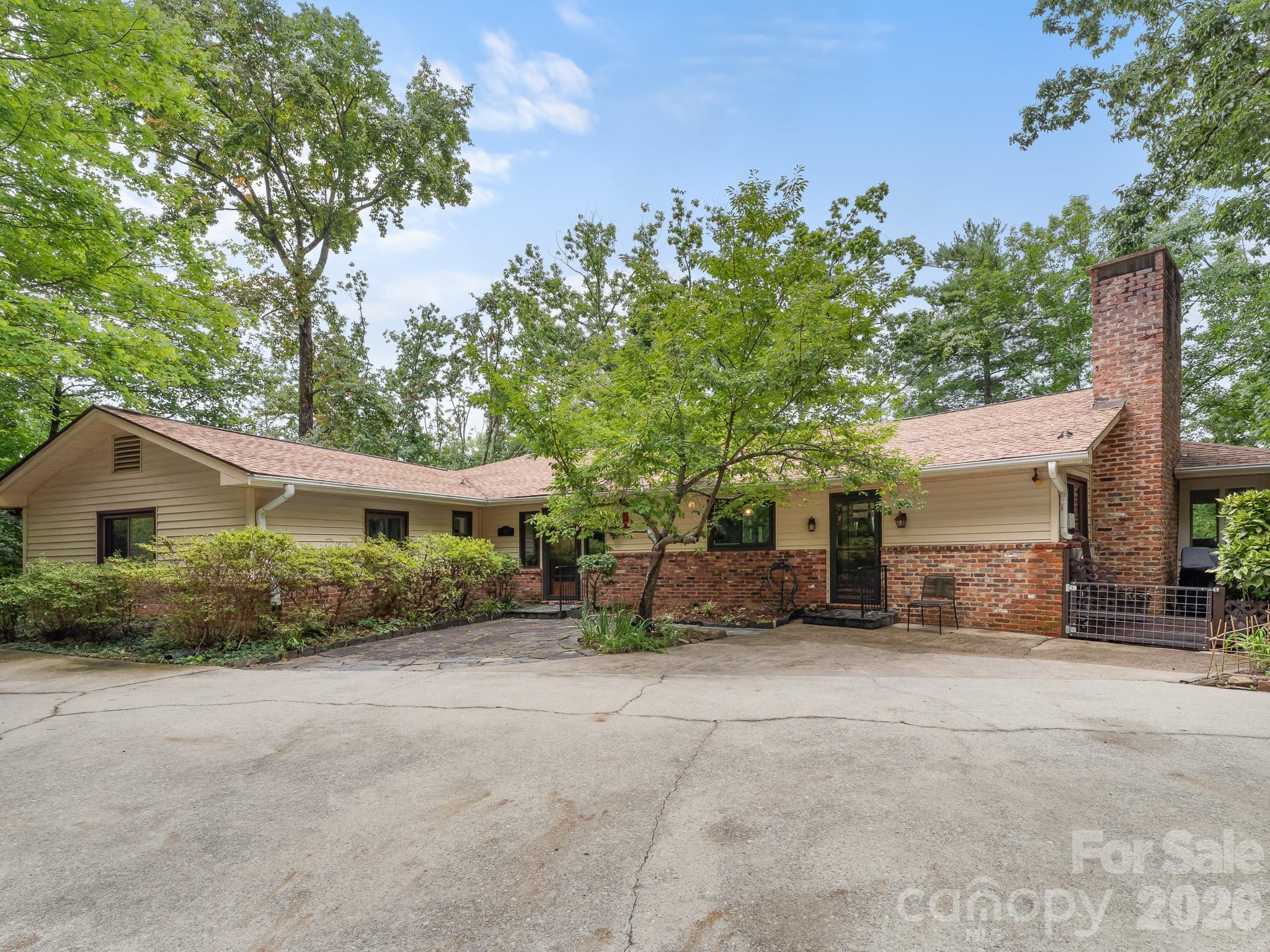 12 E Park Drive — Tryon