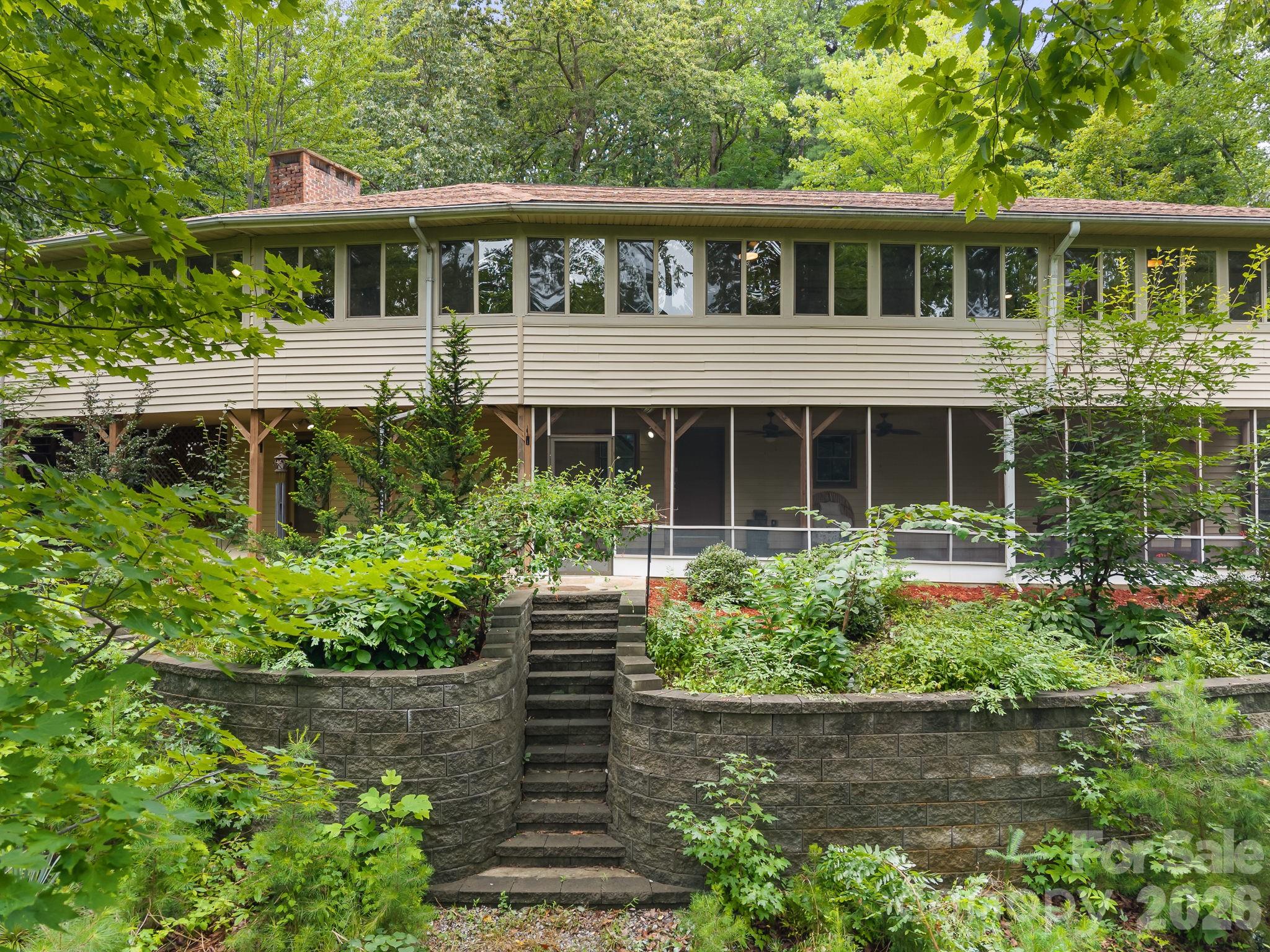 12 E Park Drive — Tryon