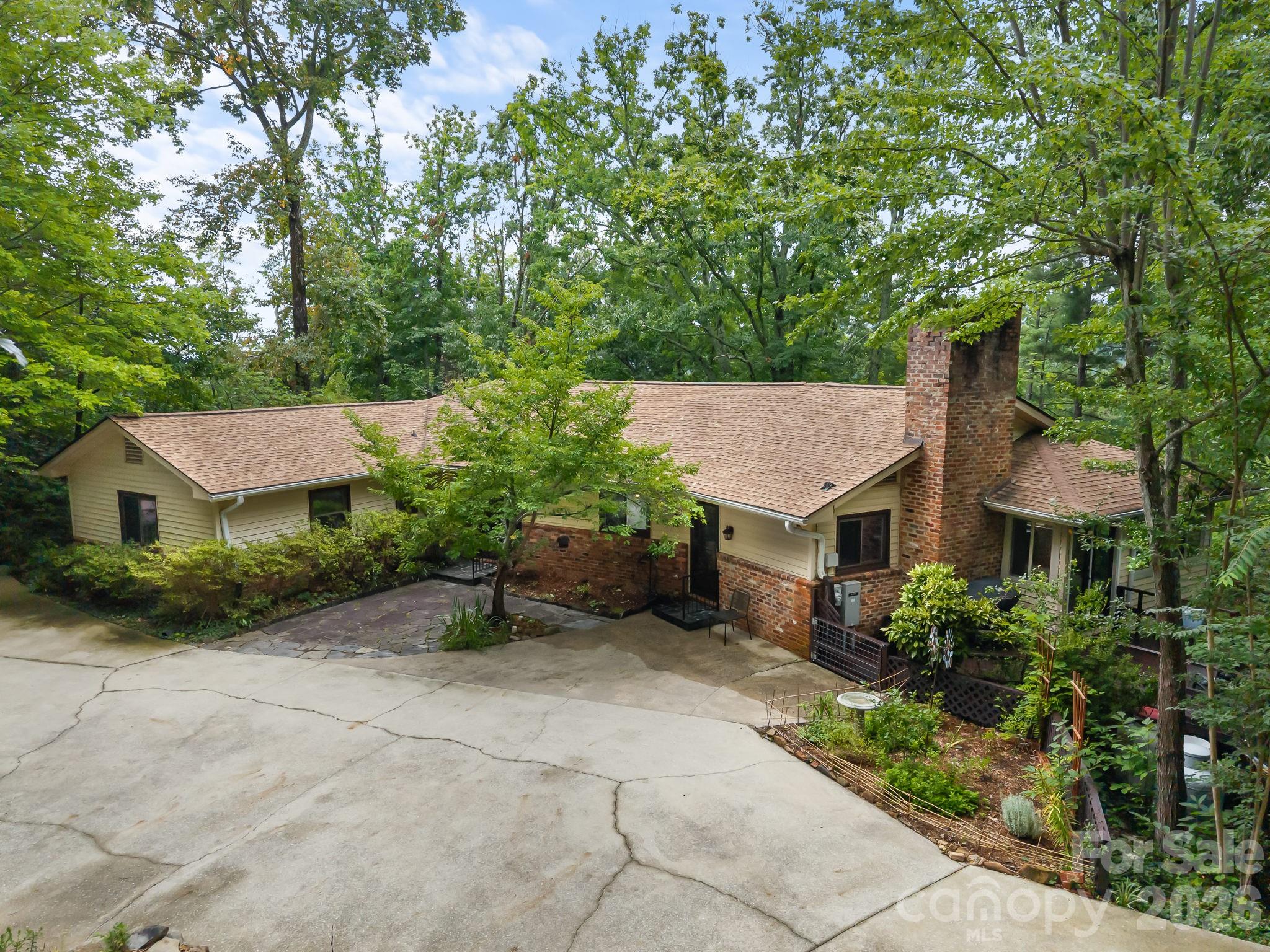 12 E Park Drive — Tryon