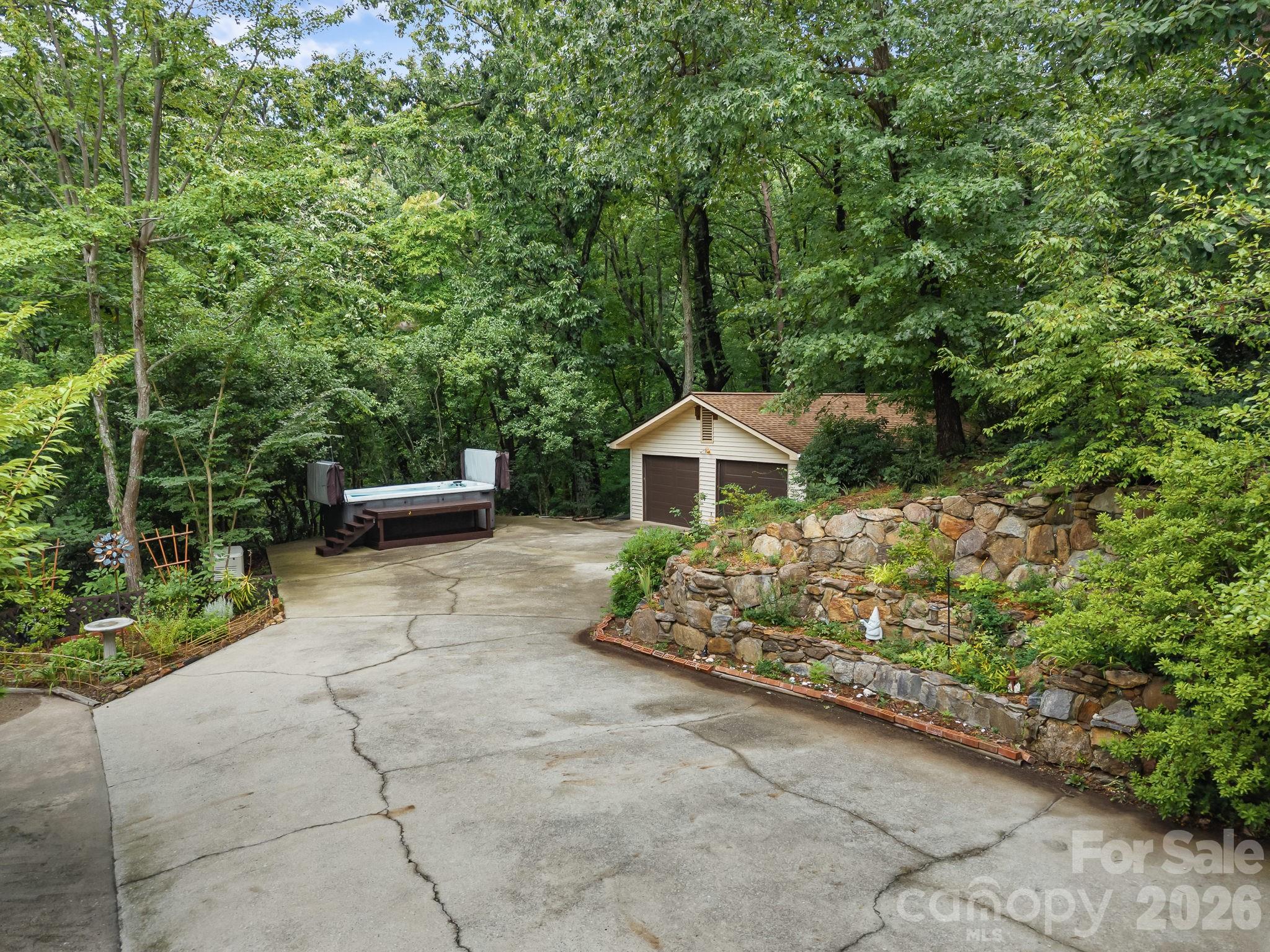 12 E Park Drive — Tryon