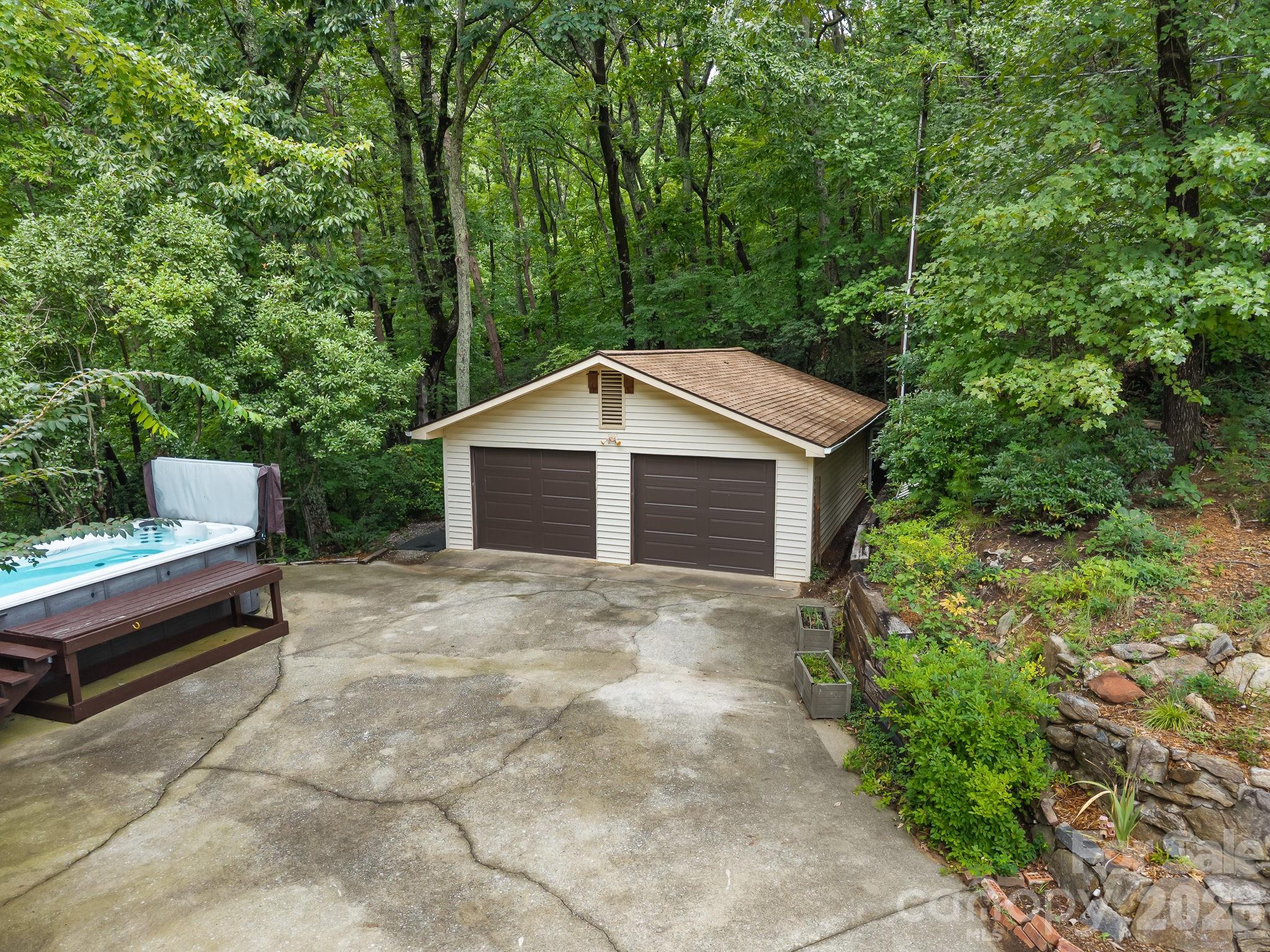 12 E Park Drive — Tryon