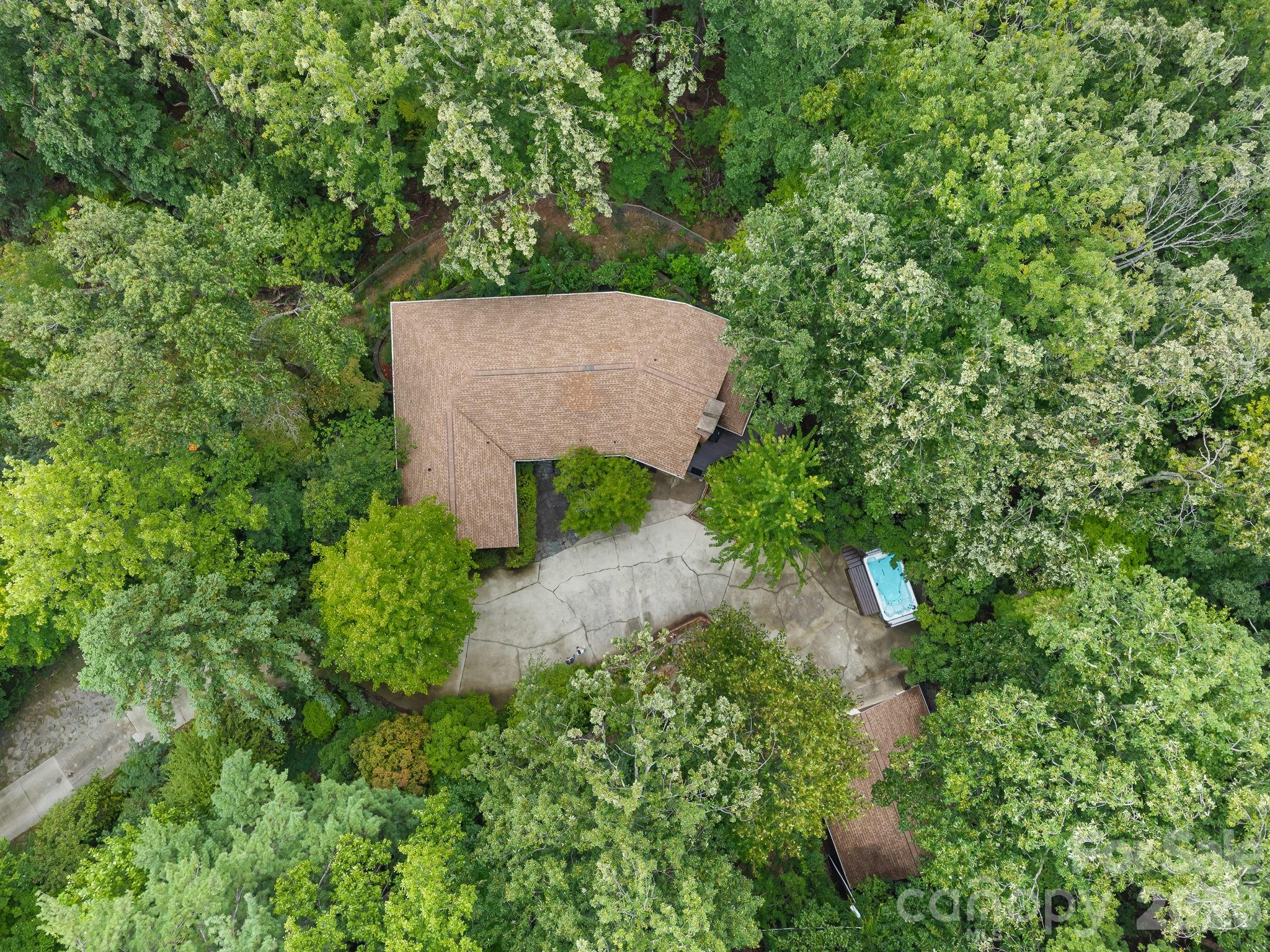 12 E Park Drive — Tryon