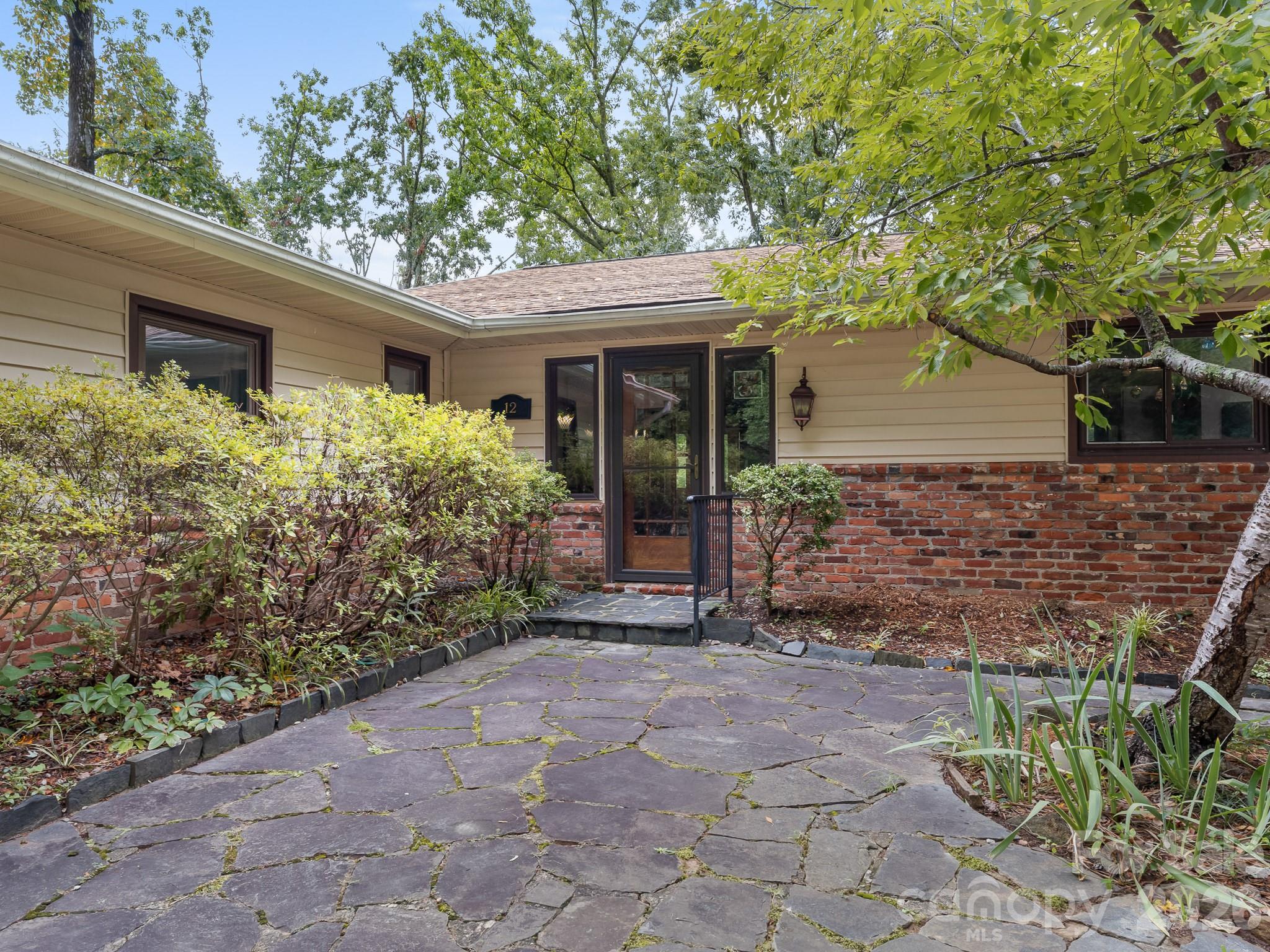 12 E Park Drive — Tryon