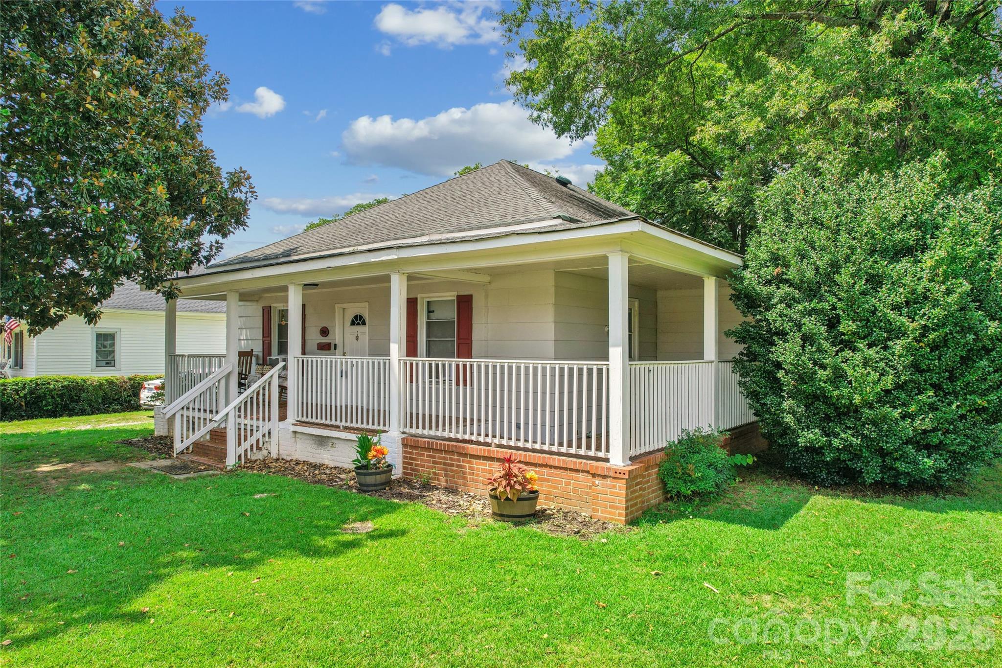706 S Main Street — Clover