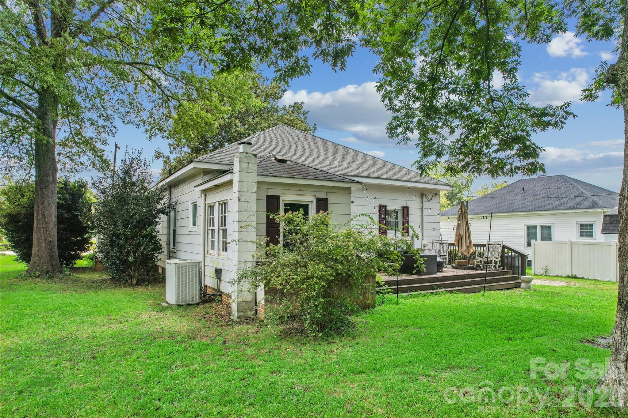 706 S Main Street — Clover