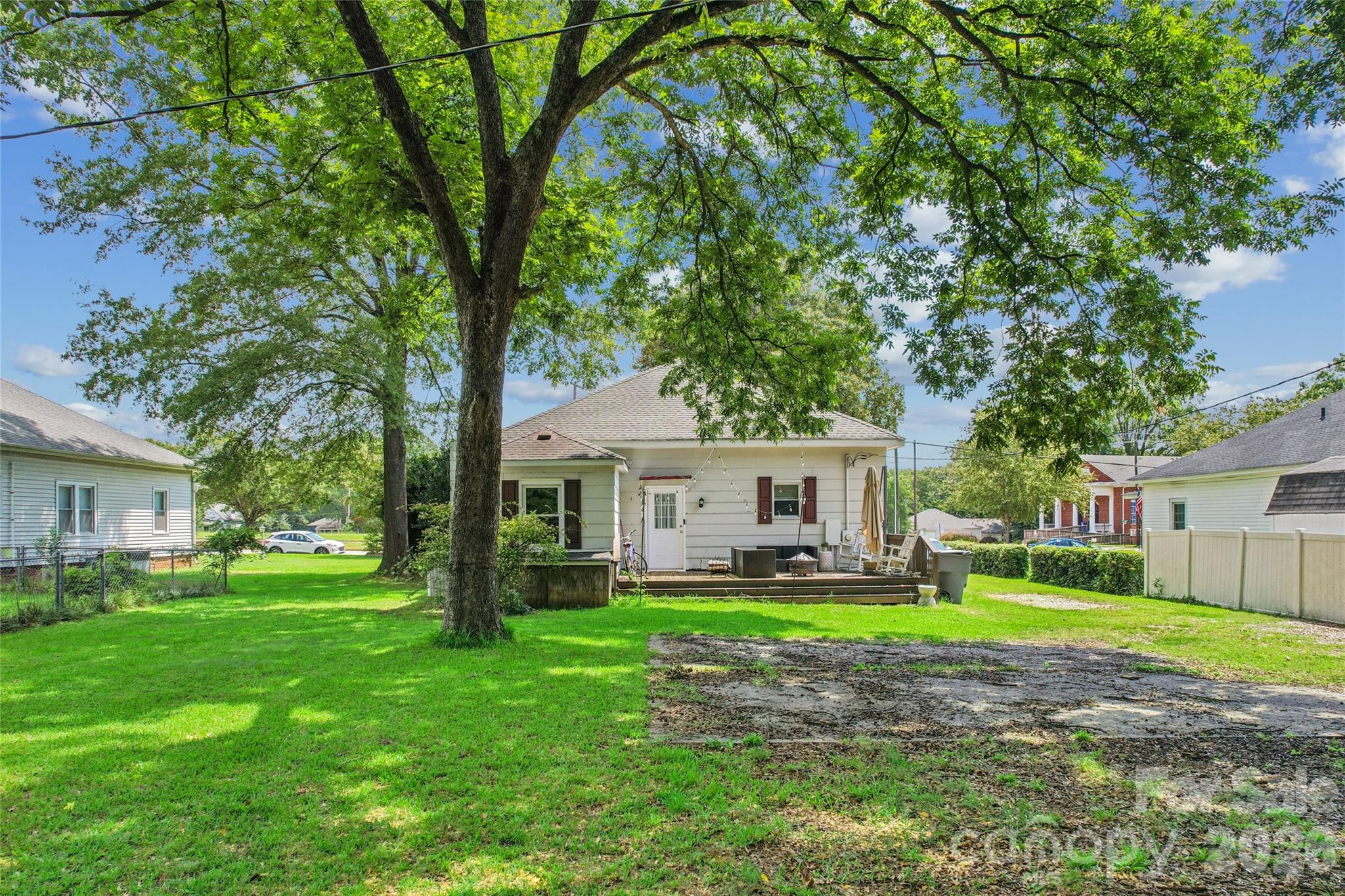 706 S Main Street — Clover
