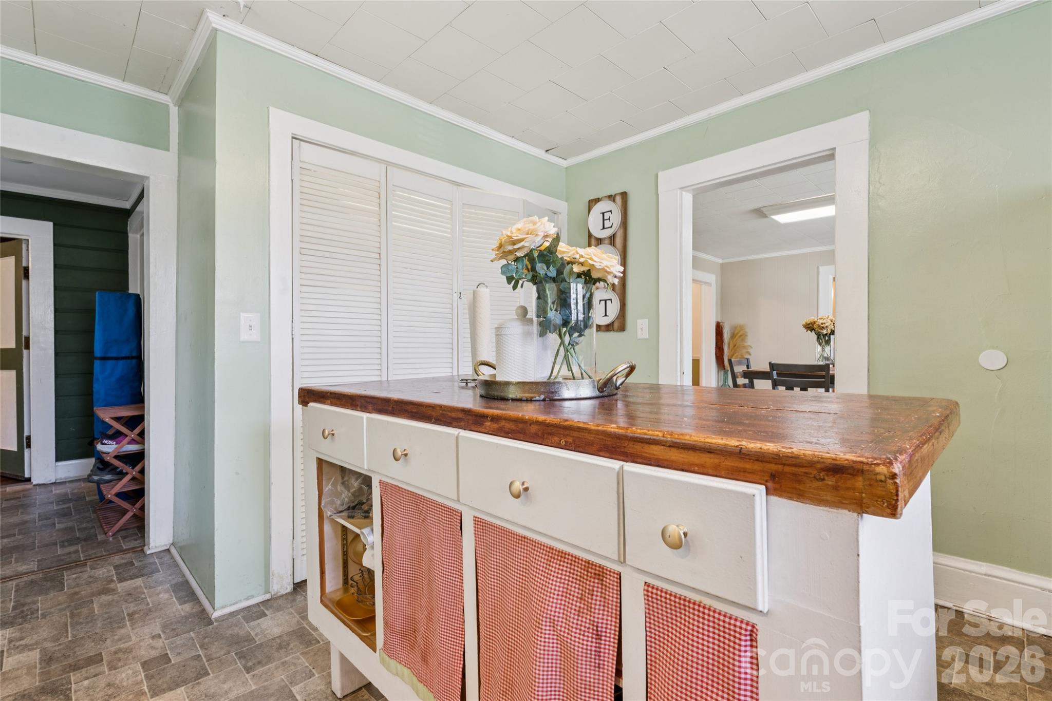 706 S Main Street — Clover