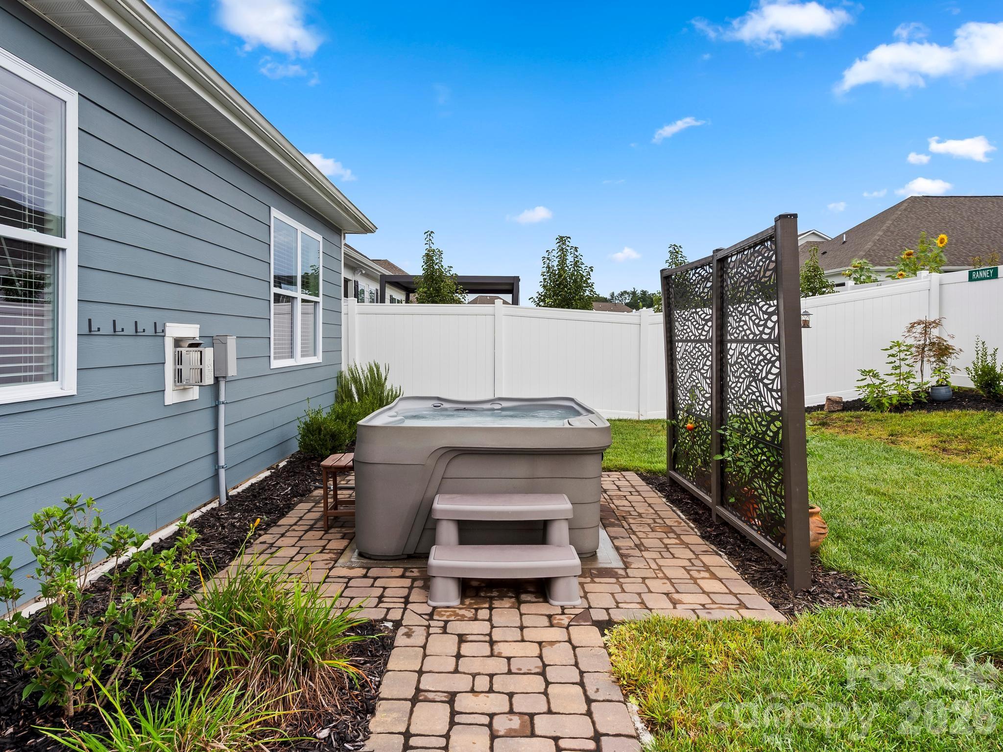 78 Fox Cove Road — Hendersonville