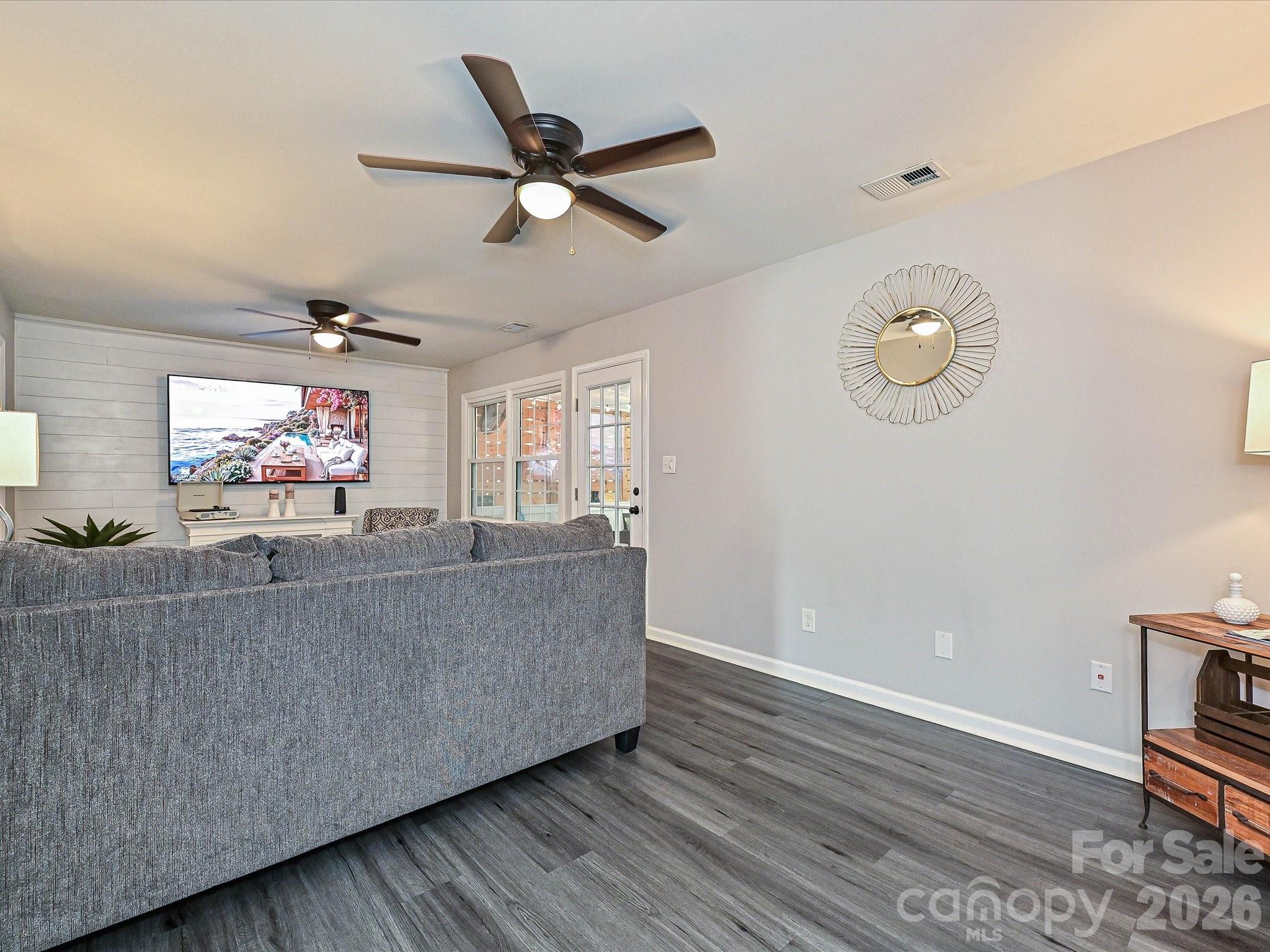 8069 Regent Park Lane — Charlotte