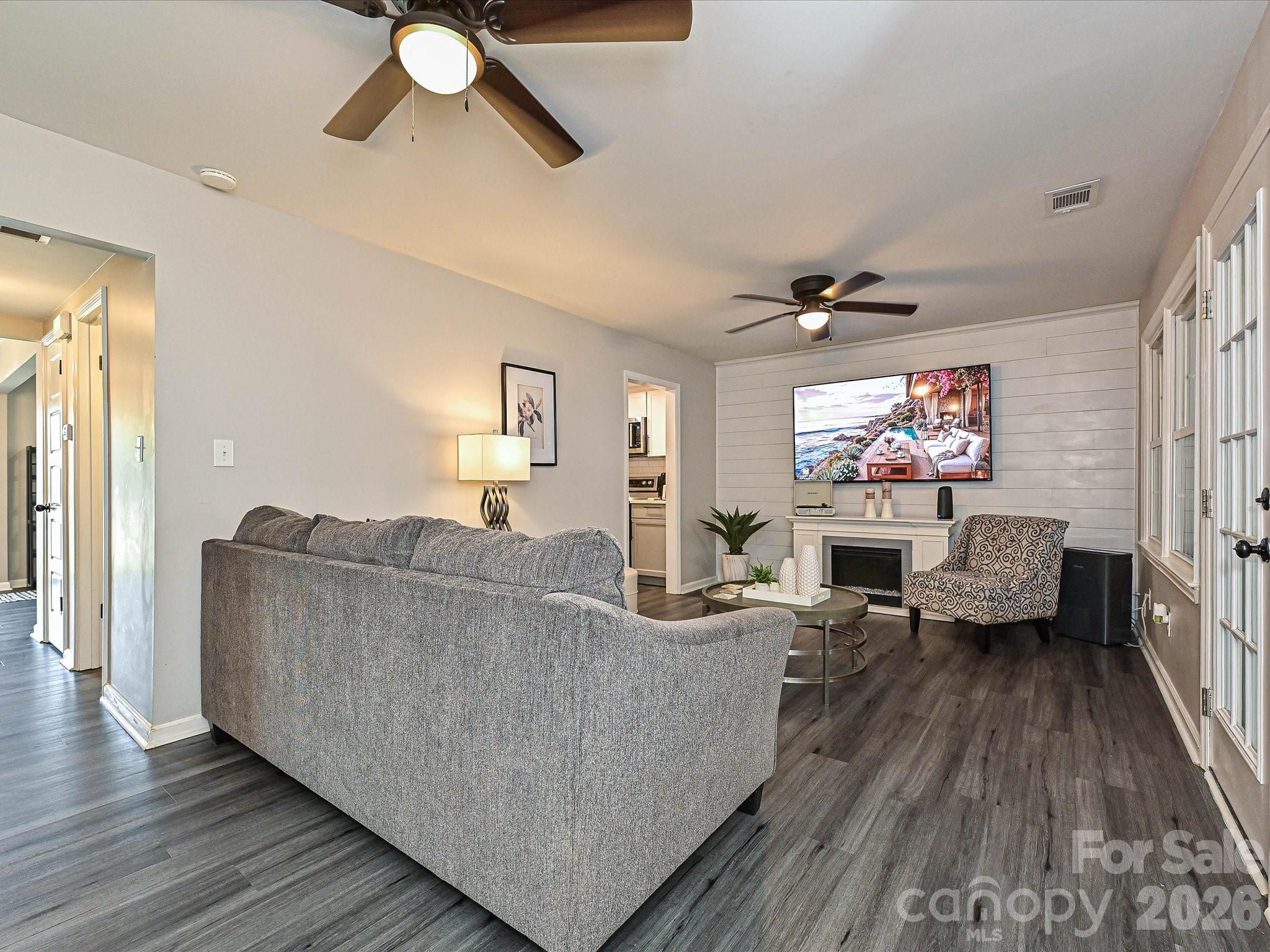 8069 Regent Park Lane — Charlotte