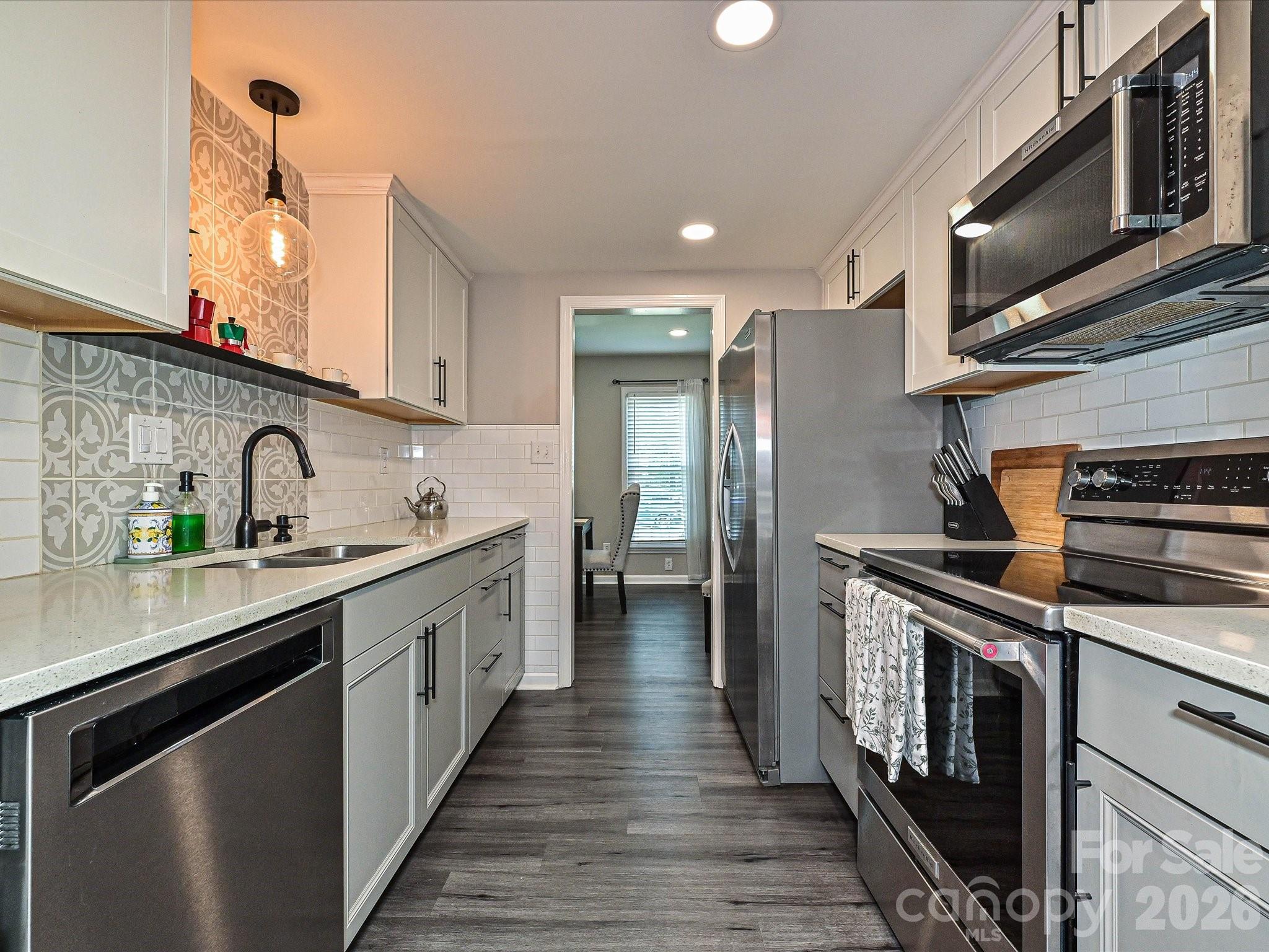 8069 Regent Park Lane — Charlotte