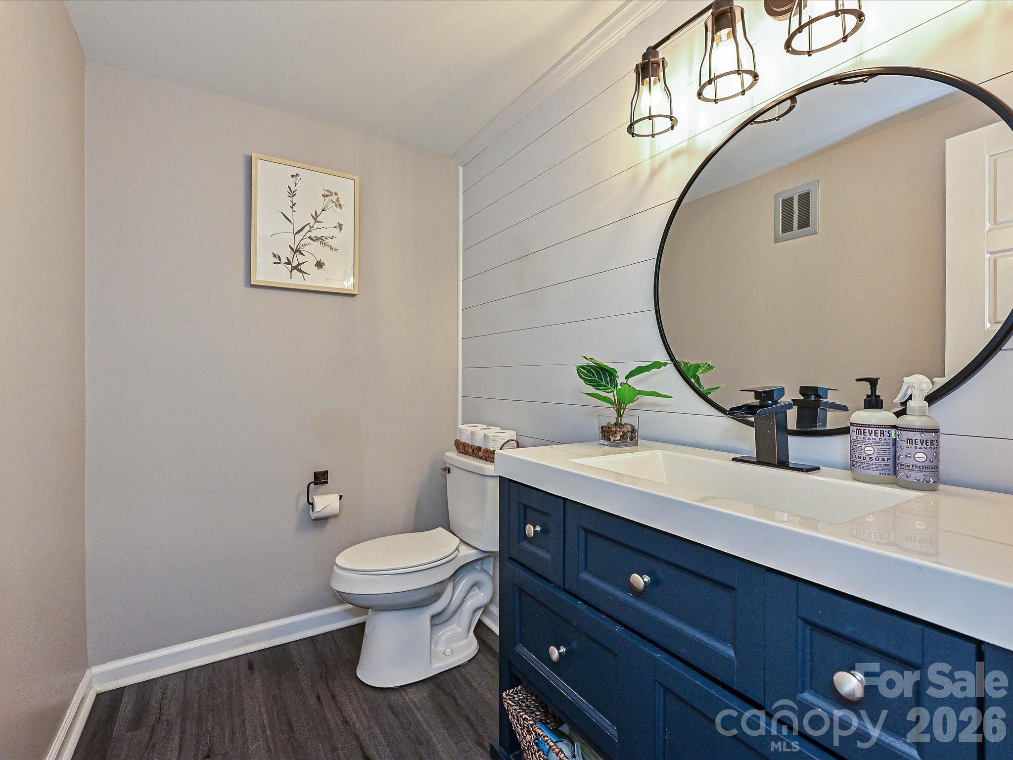 8069 Regent Park Lane — Charlotte