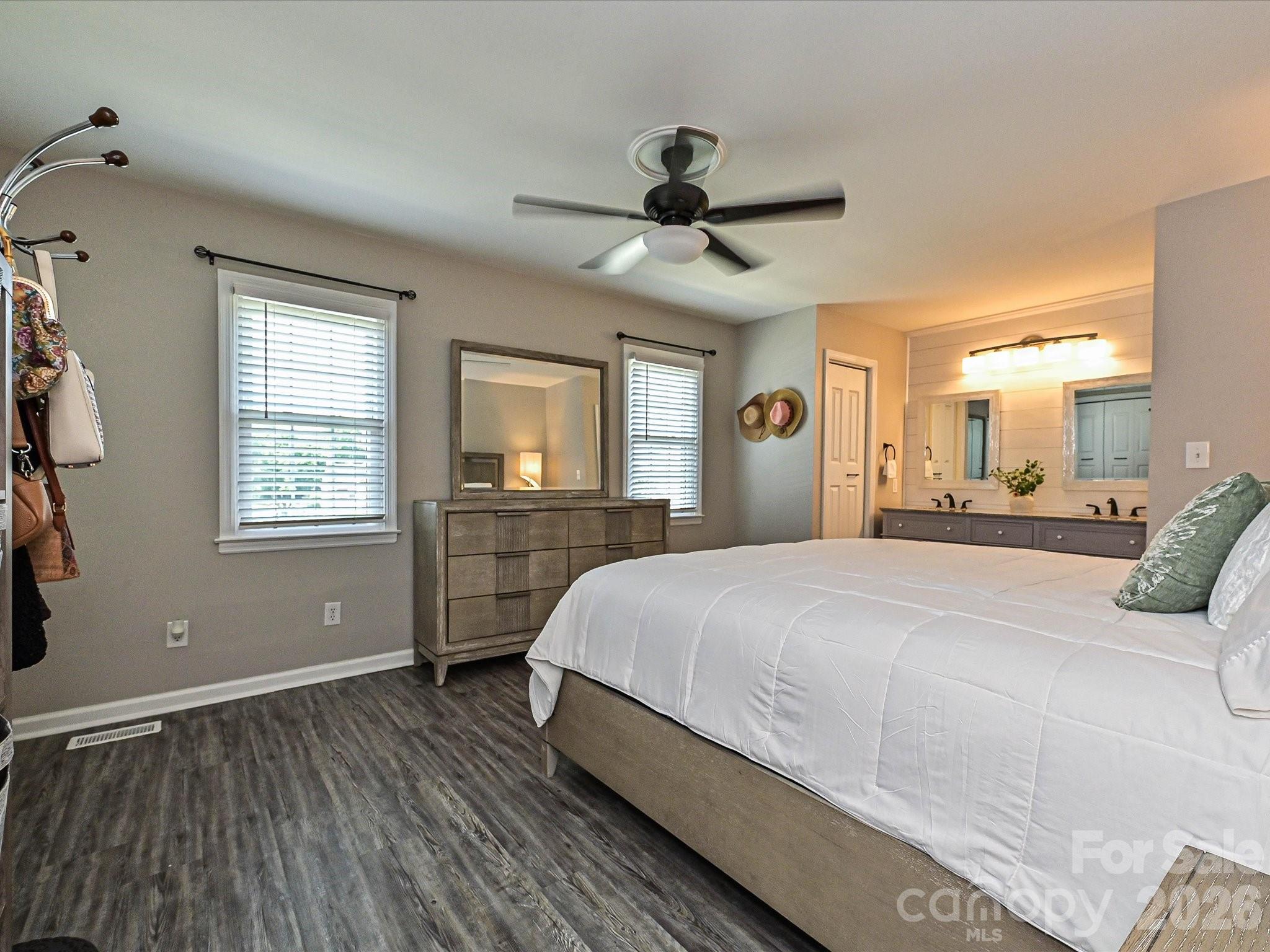8069 Regent Park Lane — Charlotte