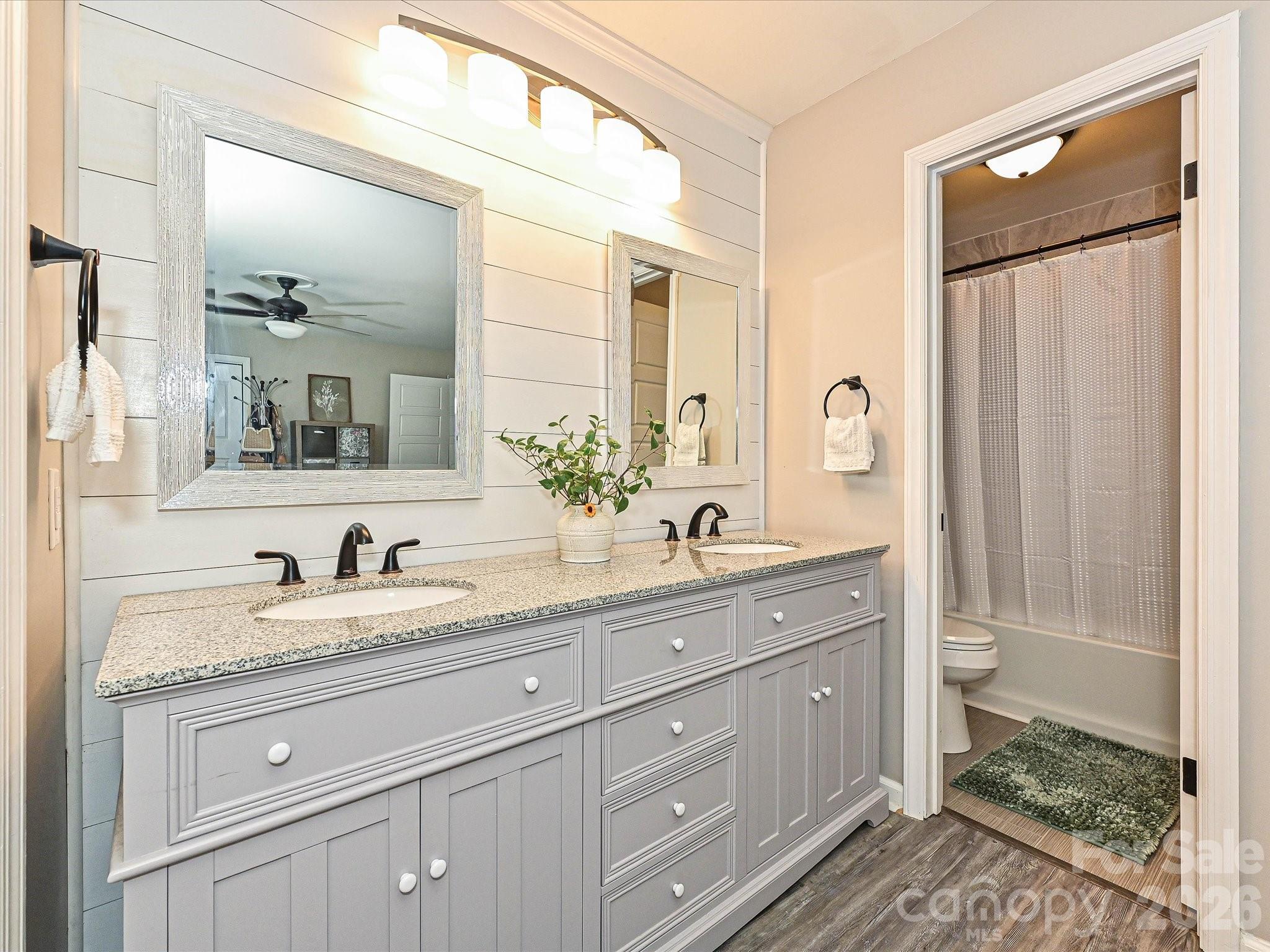 8069 Regent Park Lane — Charlotte