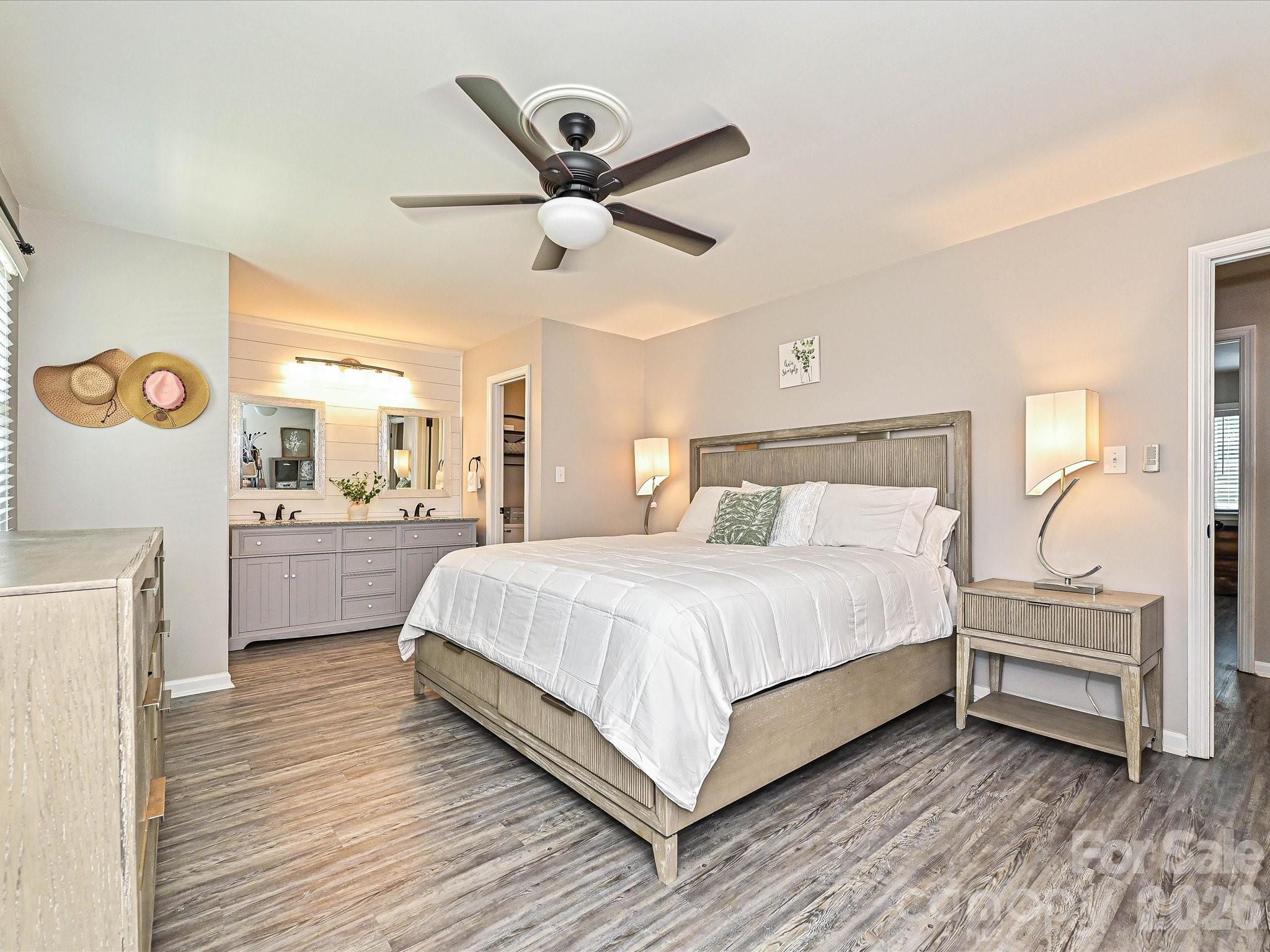 8069 Regent Park Lane — Charlotte