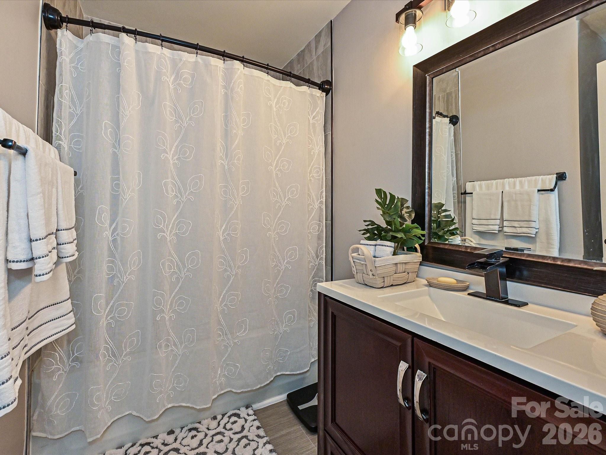 8069 Regent Park Lane — Charlotte