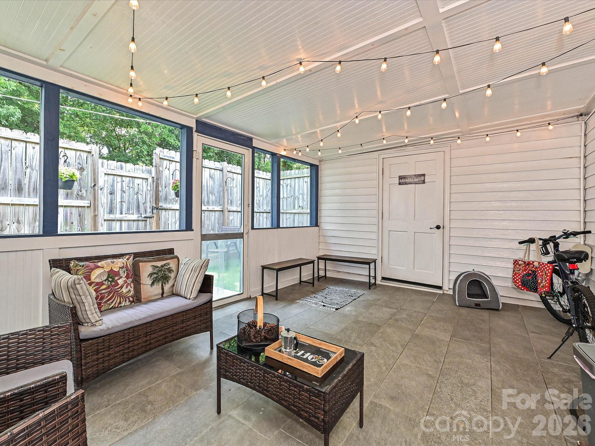 8069 Regent Park Lane — Charlotte