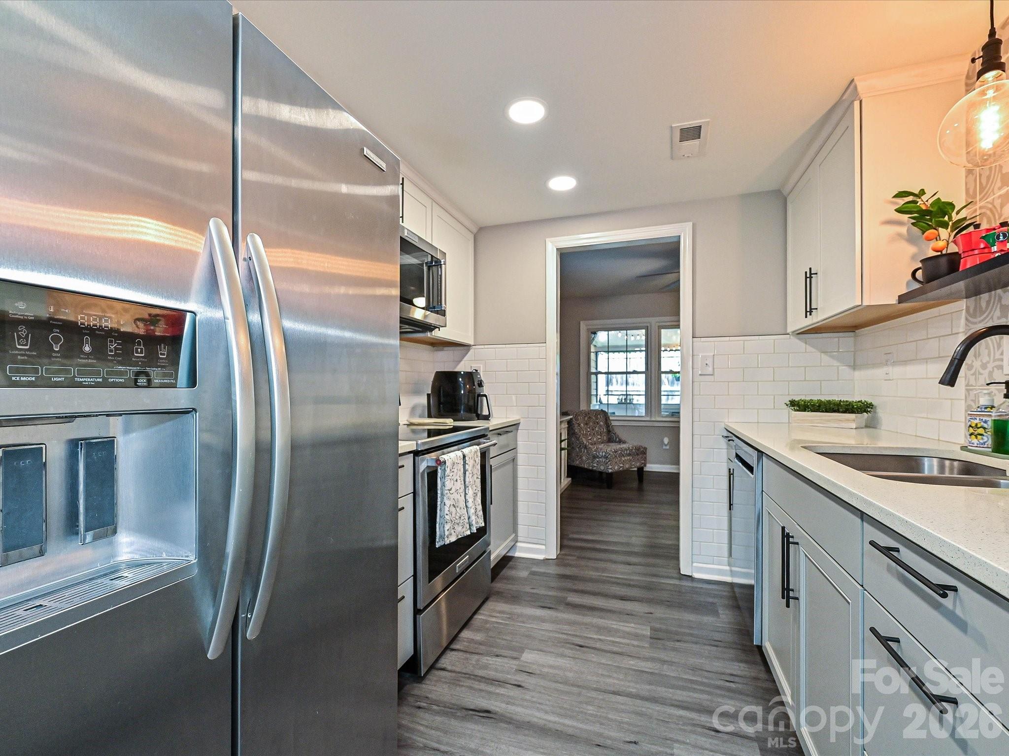 8069 Regent Park Lane — Charlotte