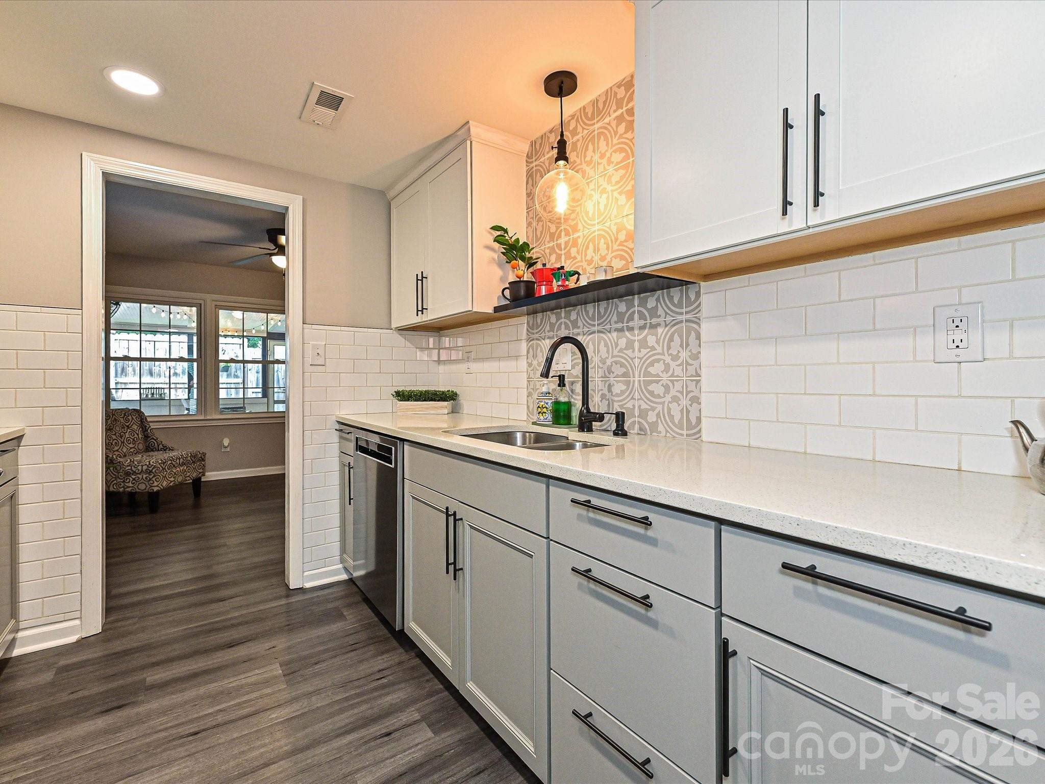 8069 Regent Park Lane — Charlotte
